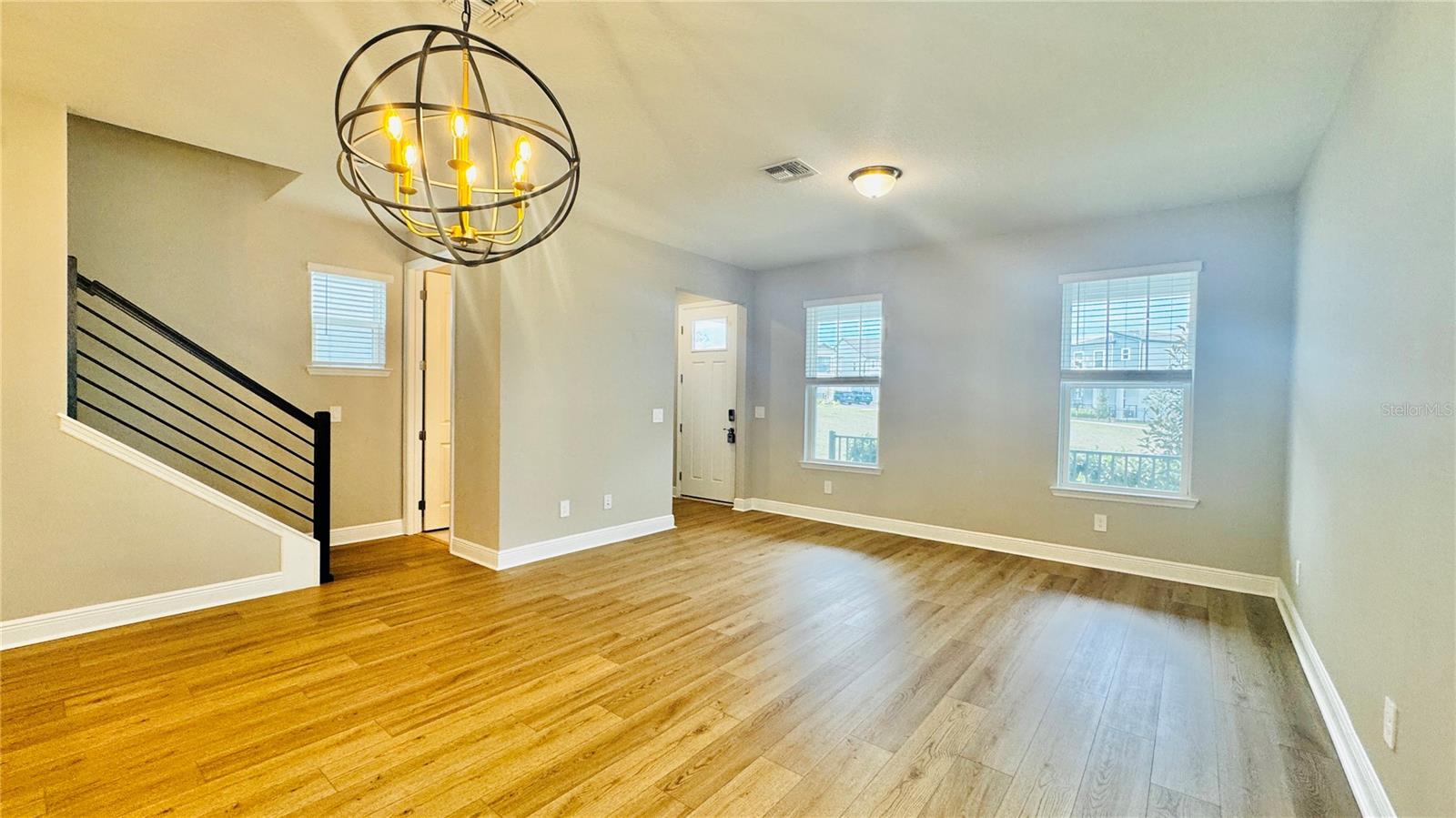 Image 10 of 30 For 5003 Railroad Vine Alley