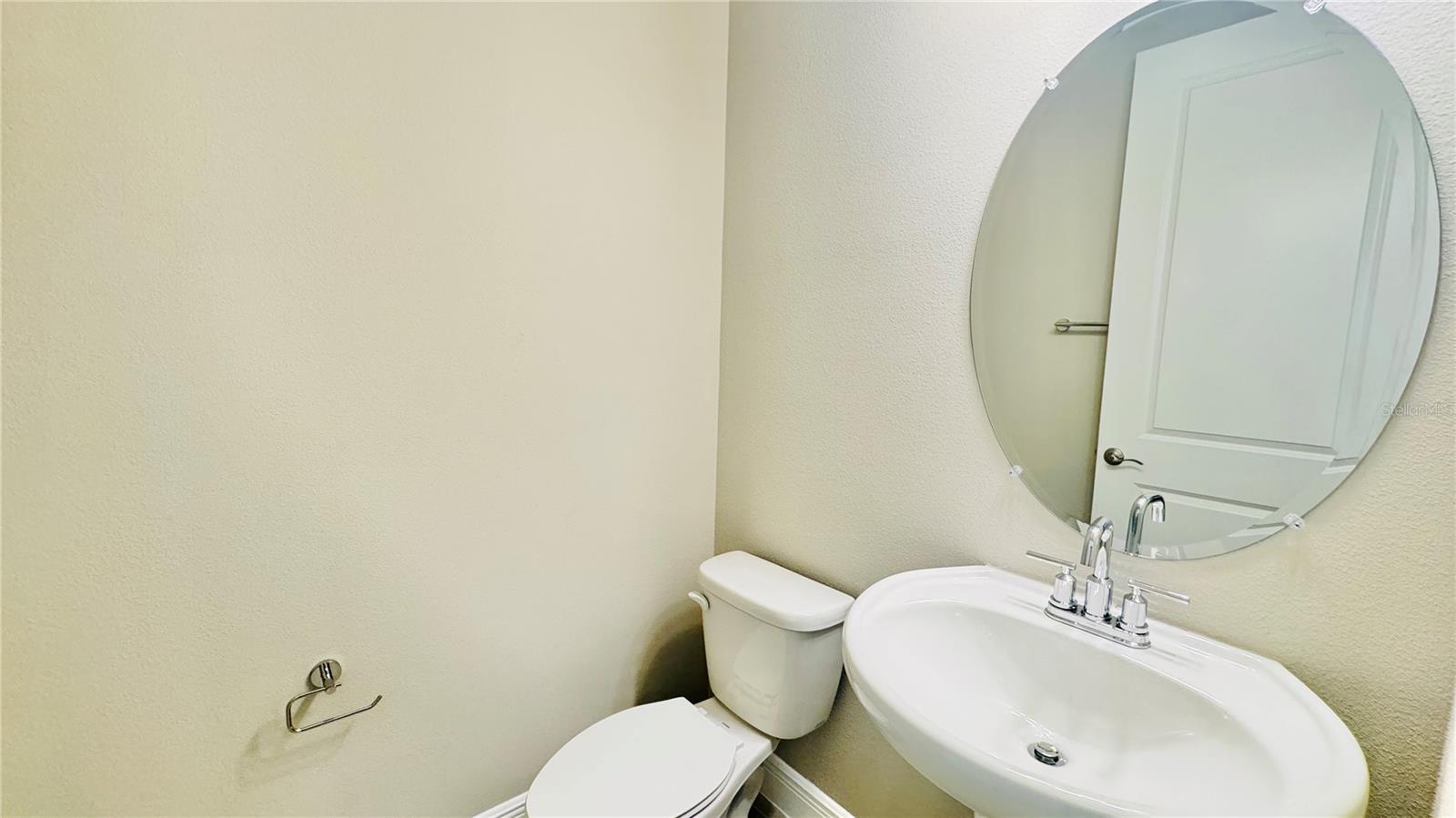 Image 11 of 30 For 5003 Railroad Vine Alley