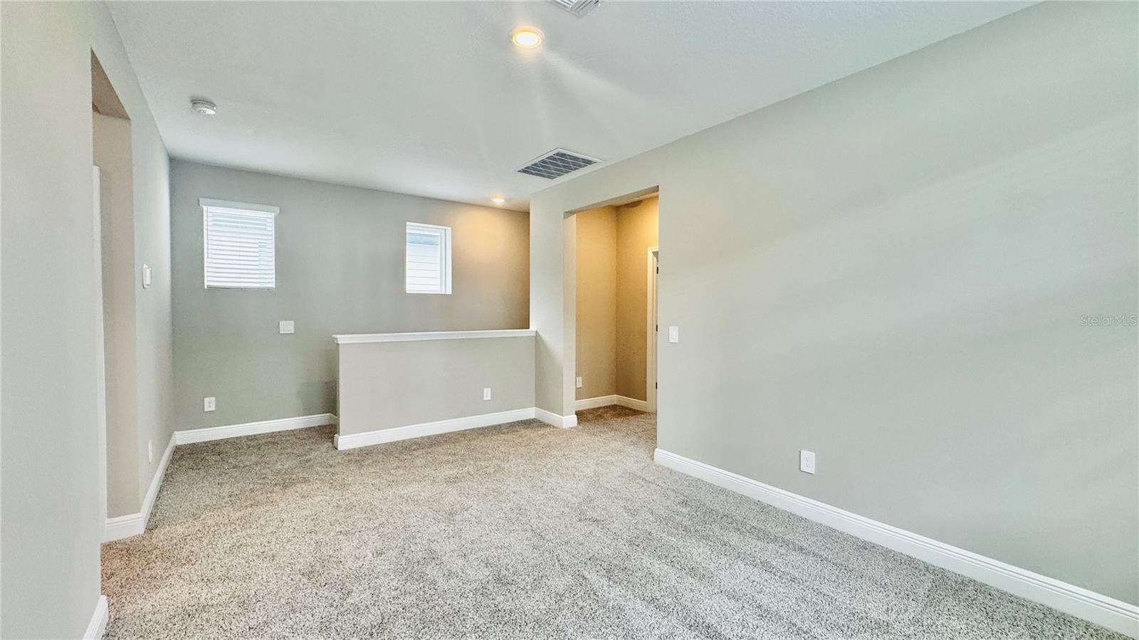 Image 15 of 30 For 5003 Railroad Vine Alley