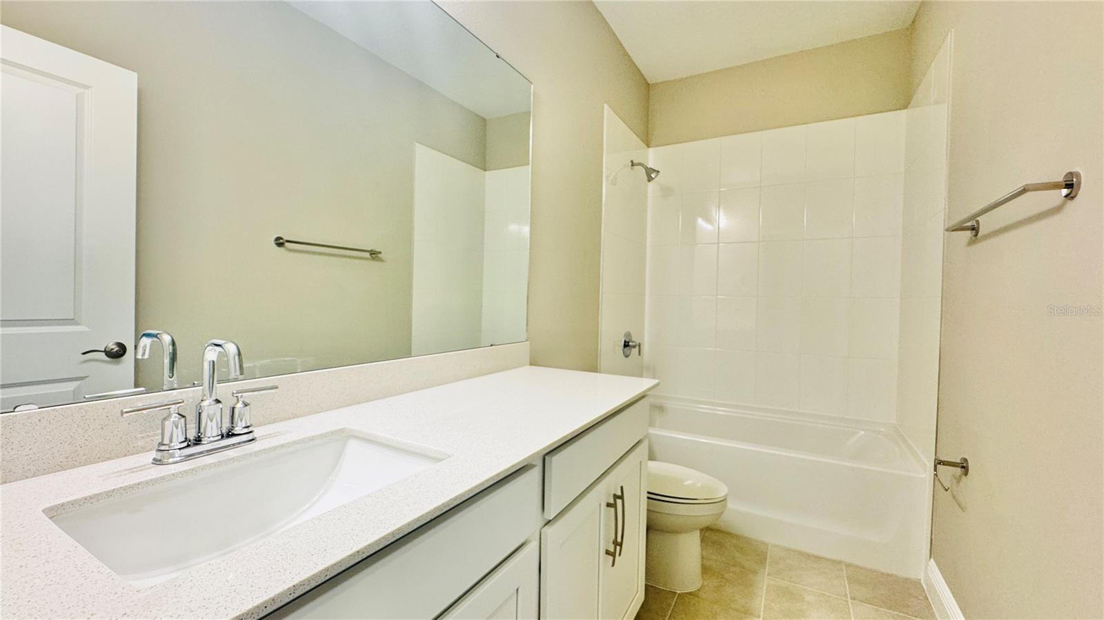 Image 17 of 30 For 5003 Railroad Vine Alley