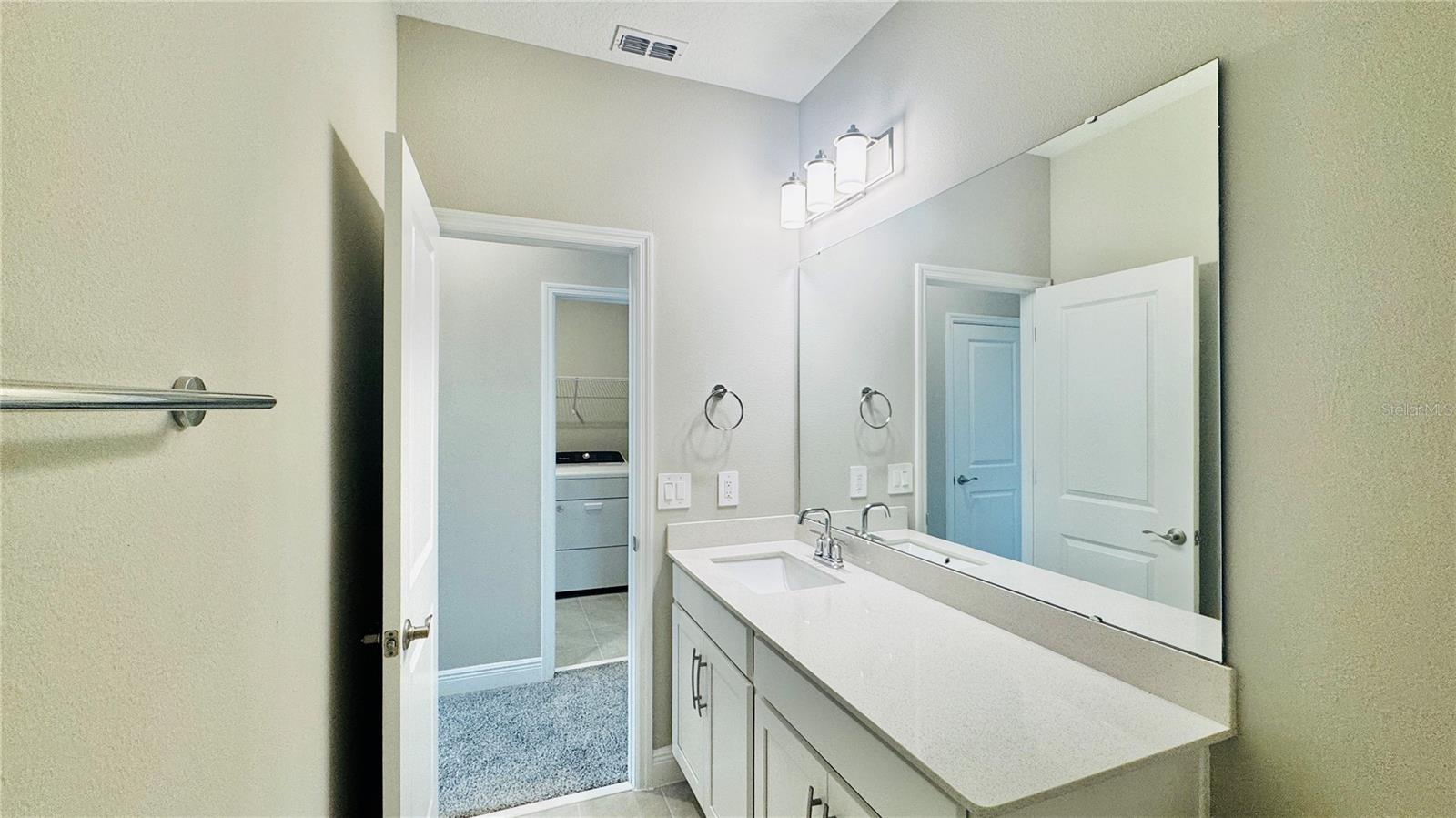 Image 18 of 30 For 5003 Railroad Vine Alley