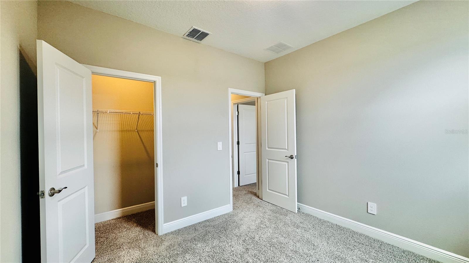 Image 22 of 30 For 5003 Railroad Vine Alley