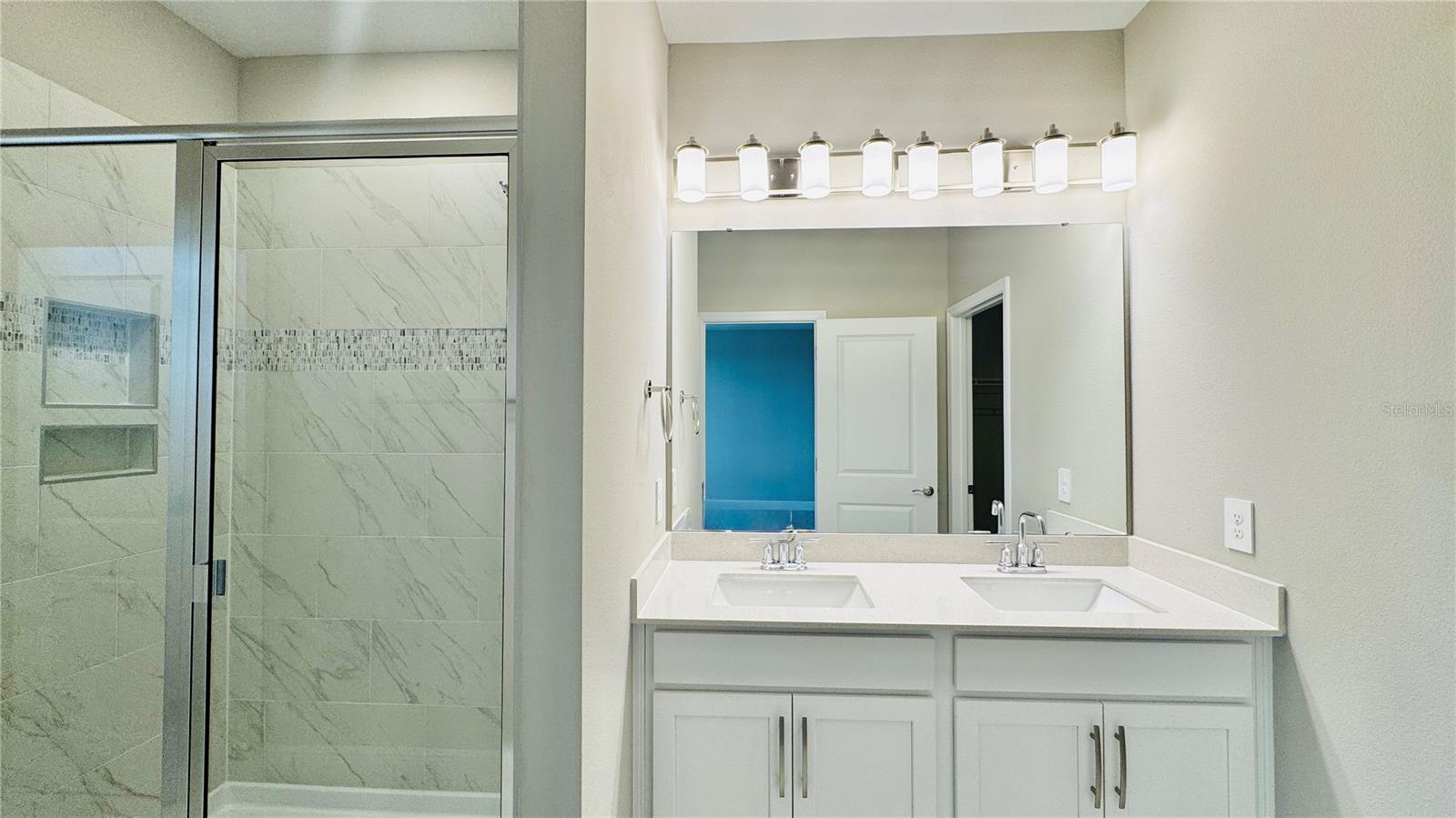 Image 26 of 30 For 5003 Railroad Vine Alley