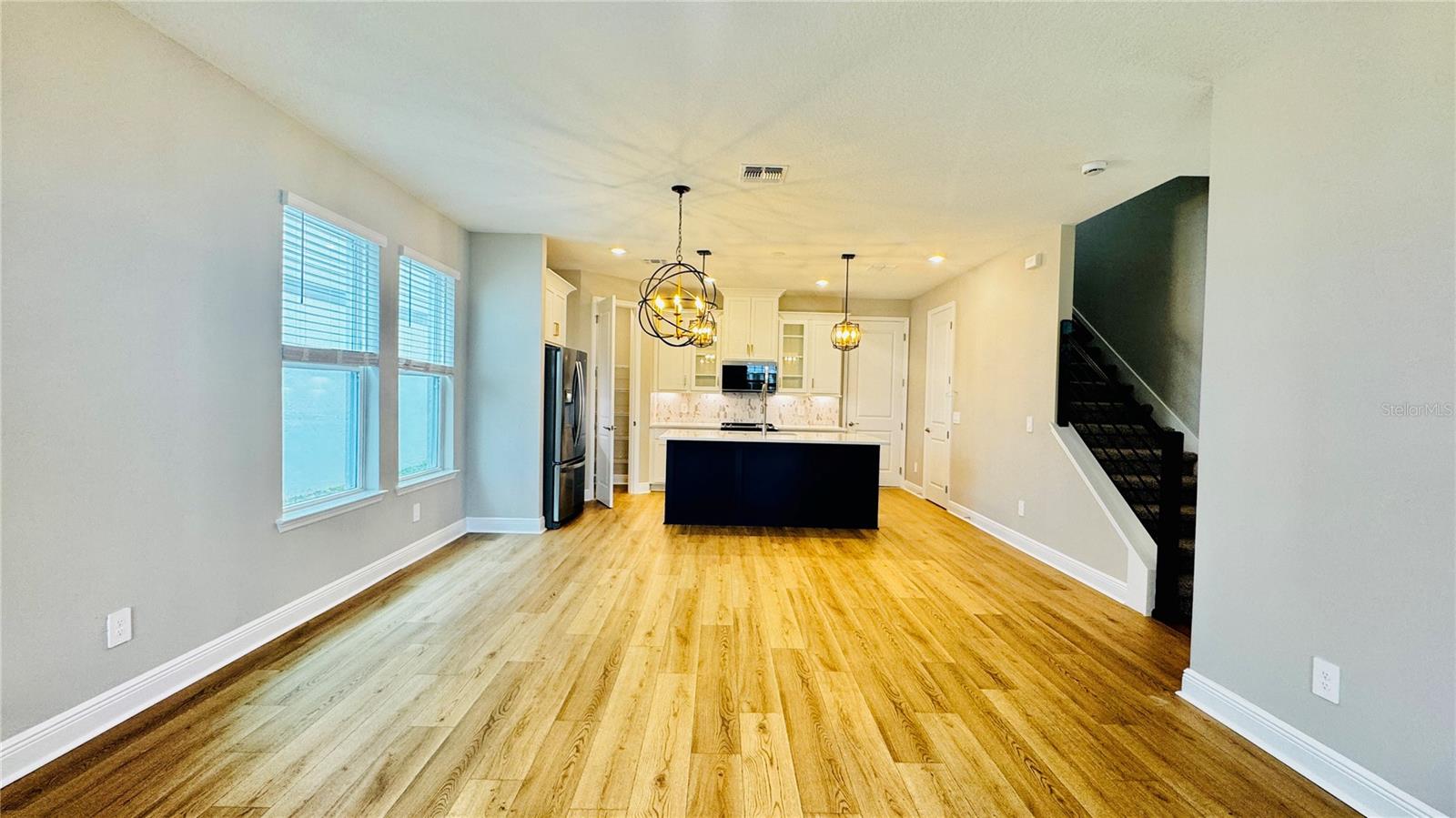 Image 4 of 30 For 5003 Railroad Vine Alley