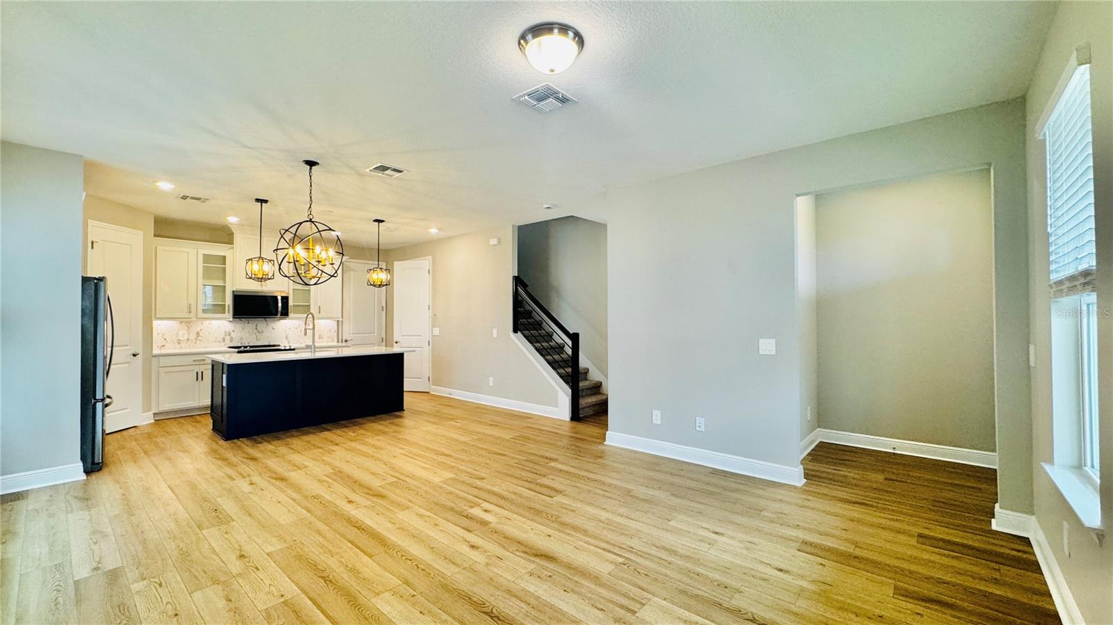 Image 5 of 30 For 5003 Railroad Vine Alley