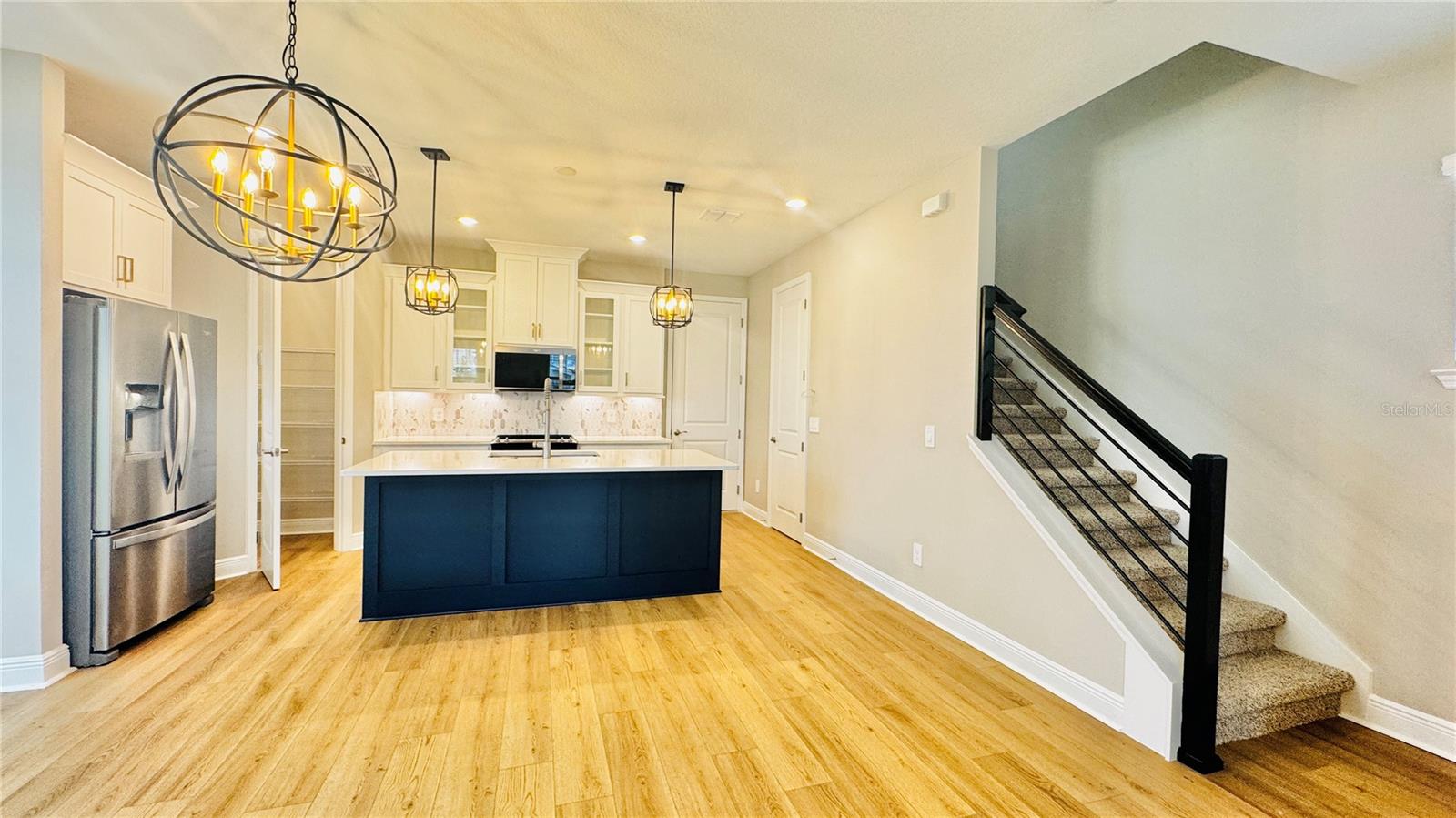 Image 7 of 30 For 5003 Railroad Vine Alley