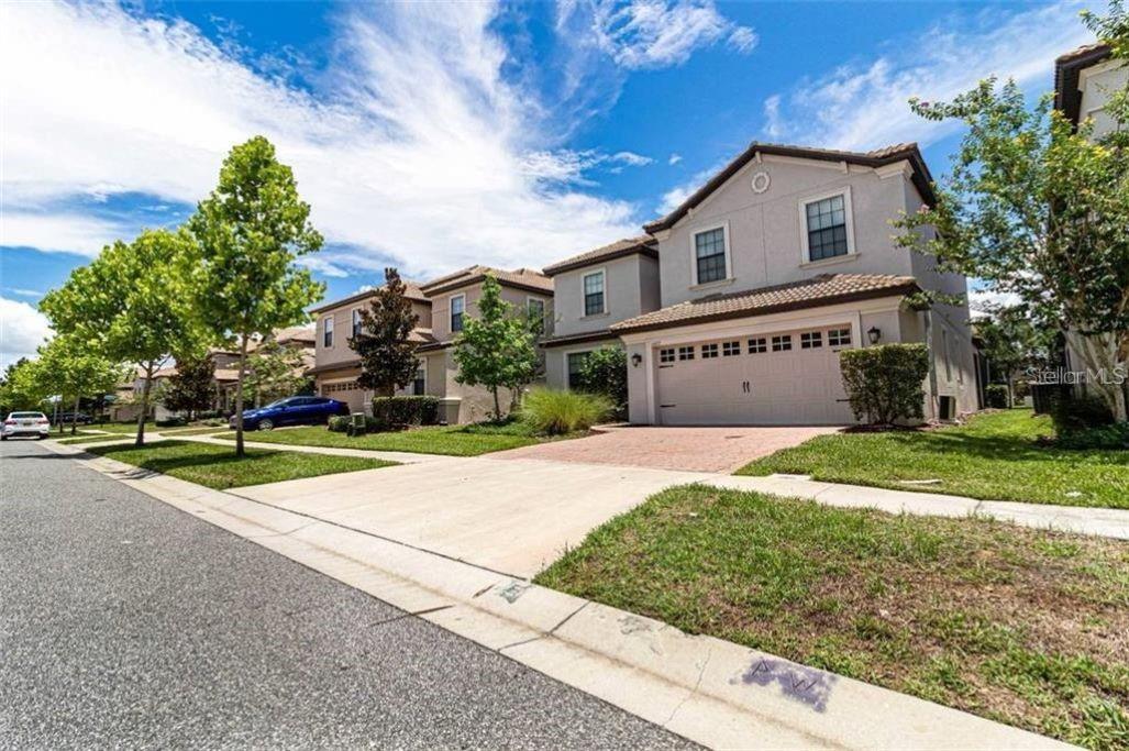 Image 2 of 54 For 1427 Thunderbird Road