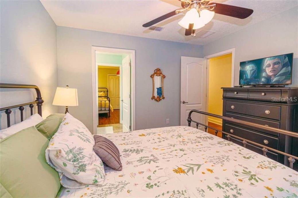 Image 20 of 54 For 1427 Thunderbird Road