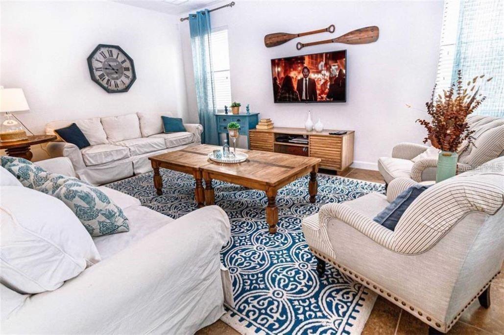 Image 4 of 54 For 1427 Thunderbird Road