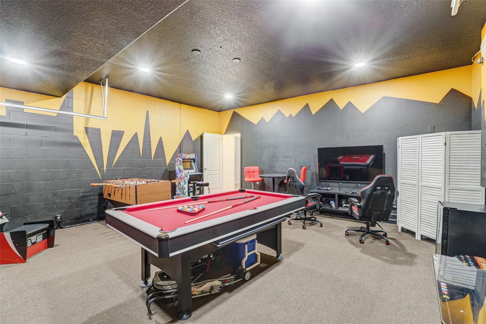 Image 53 of 54 For 1427 Thunderbird Road