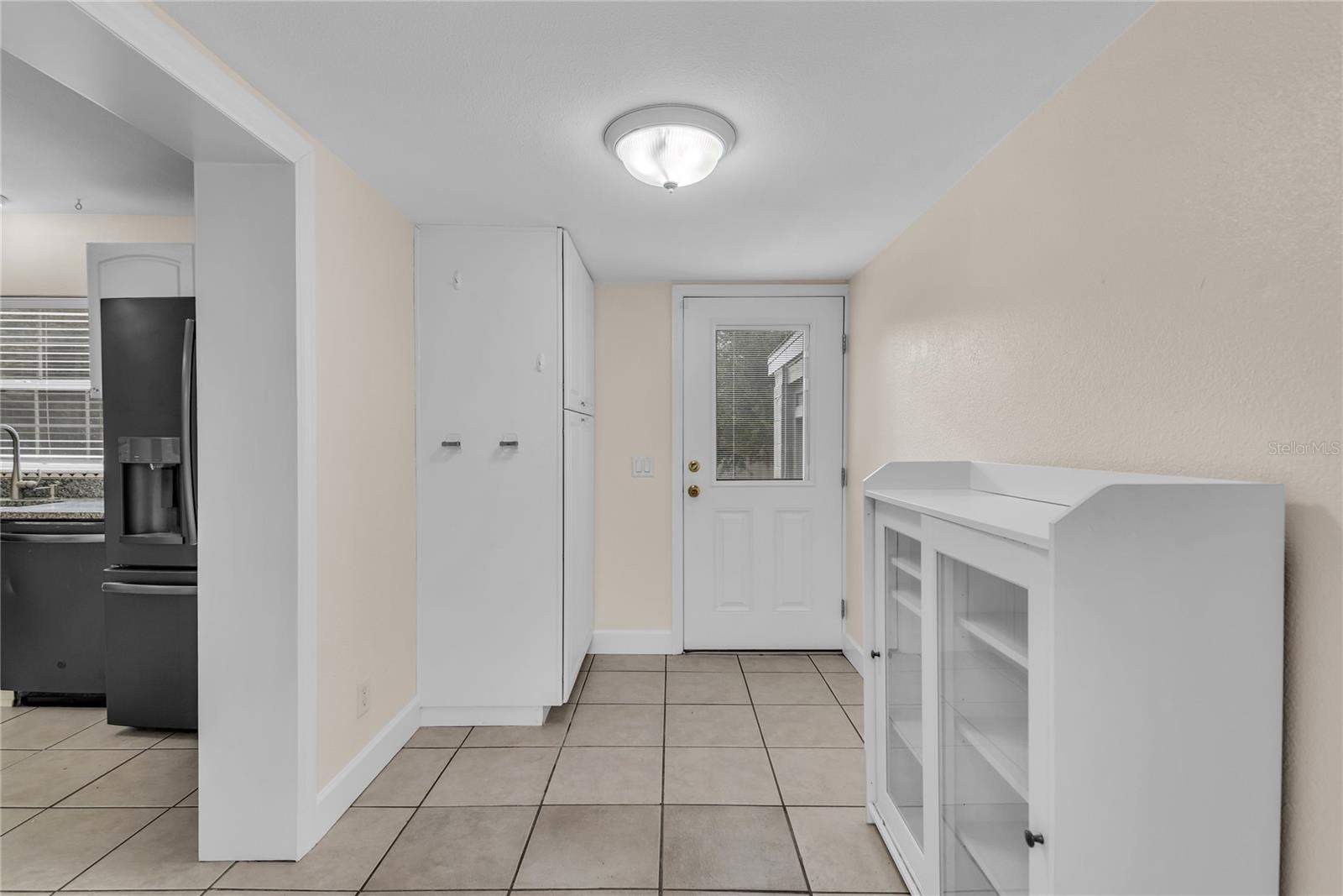 Image 12 of 23 For 1124 Edgewater Court