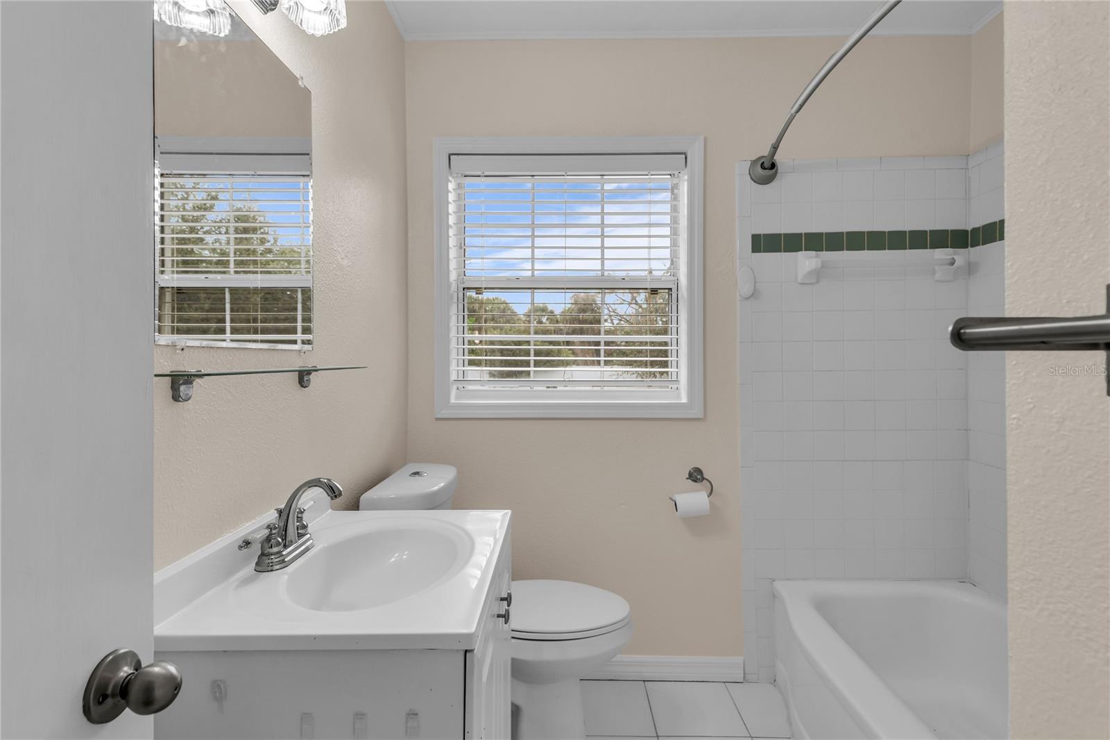 Image 13 of 23 For 1124 Edgewater Court