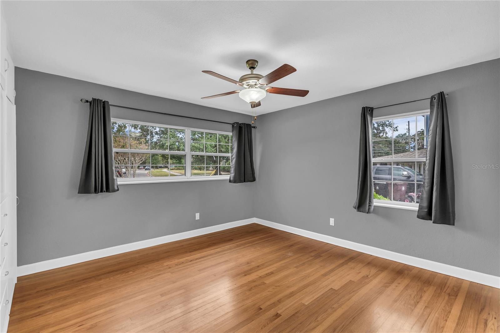 Image 14 of 23 For 1124 Edgewater Court