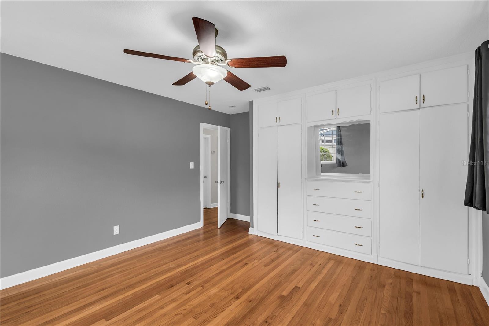 Image 15 of 23 For 1124 Edgewater Court