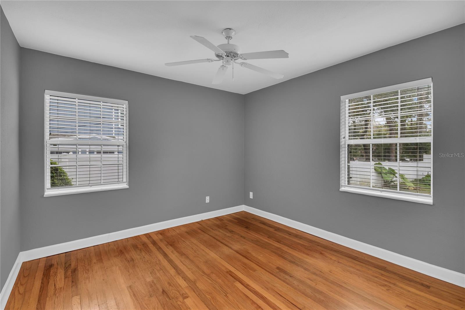 Image 16 of 23 For 1124 Edgewater Court