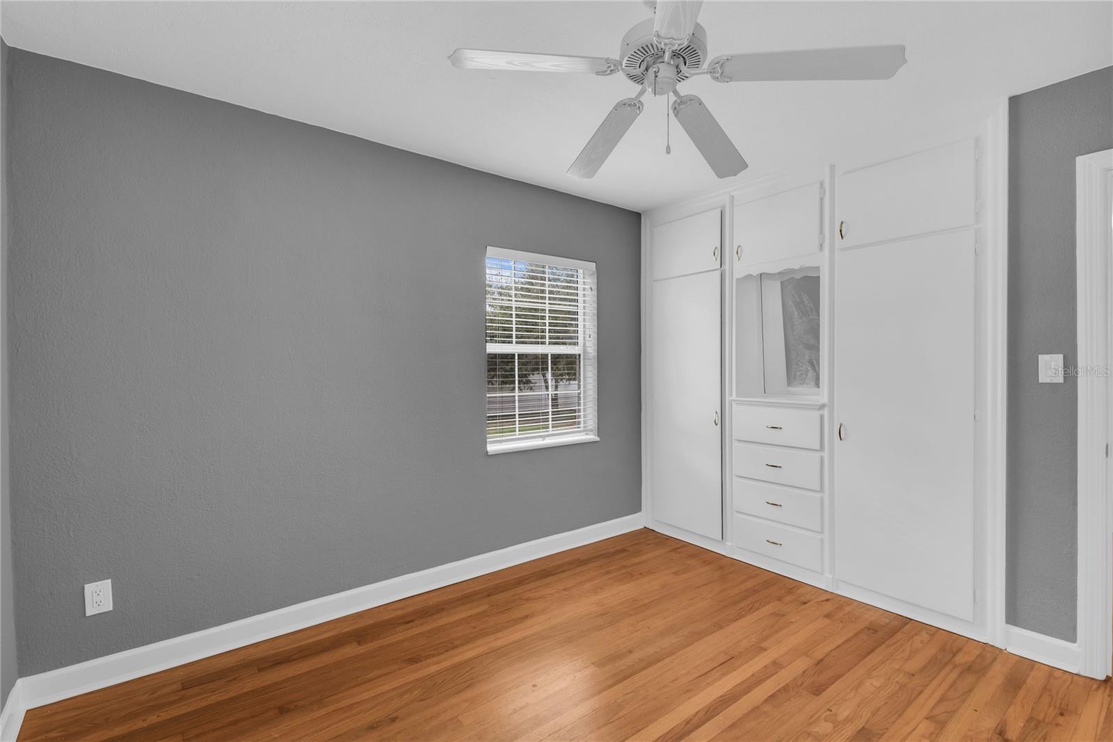 Image 17 of 23 For 1124 Edgewater Court