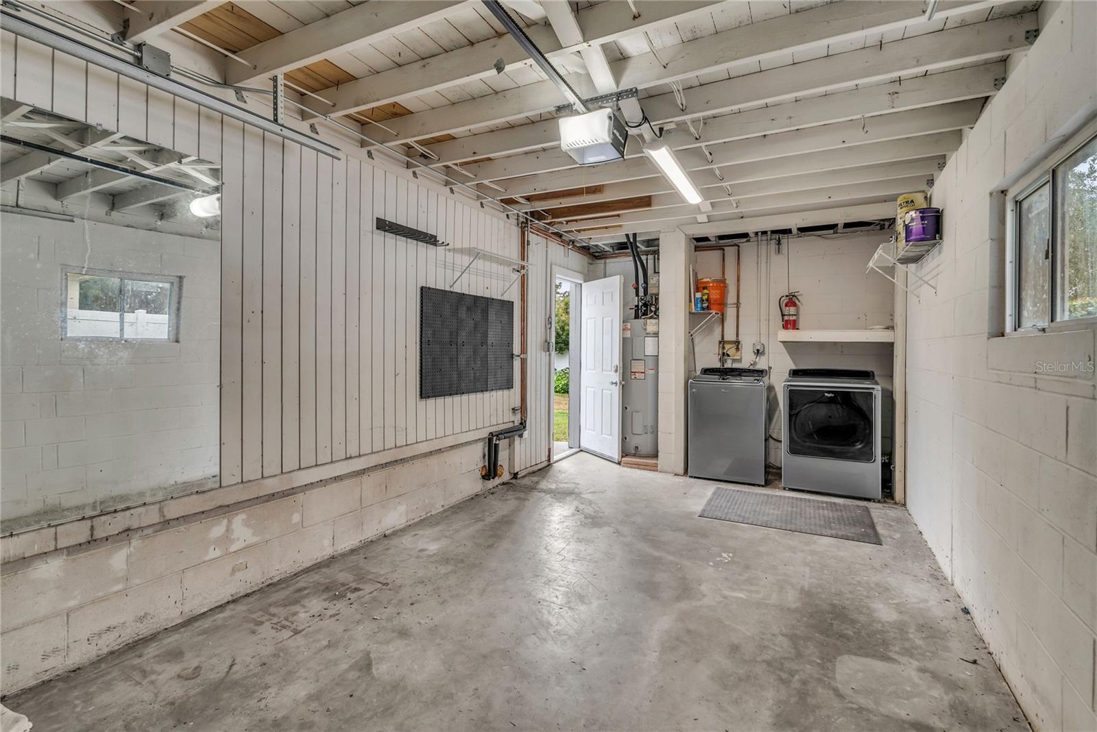 Image 19 of 23 For 1124 Edgewater Court