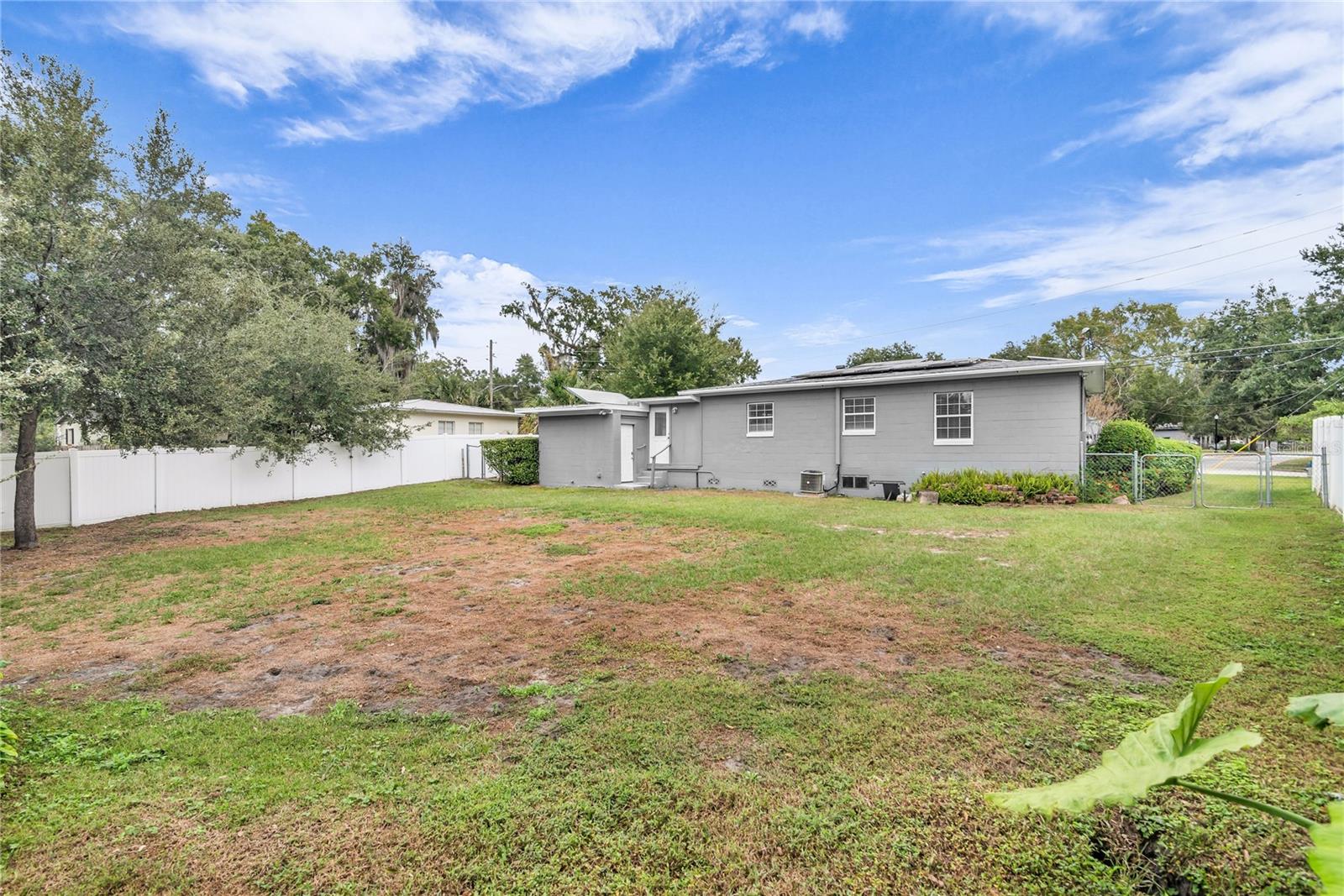 Image 20 of 23 For 1124 Edgewater Court