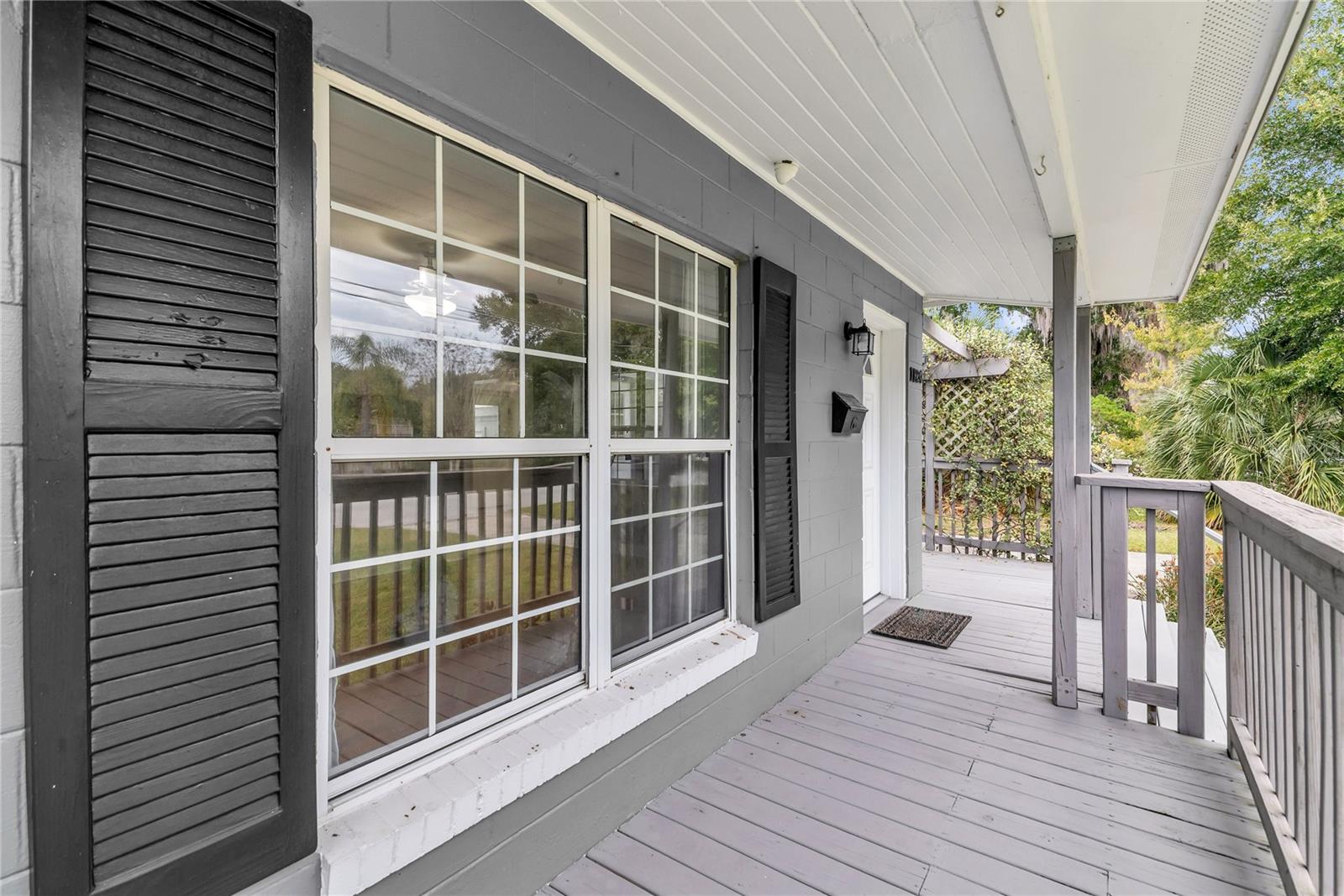 Image 4 of 23 For 1124 Edgewater Court