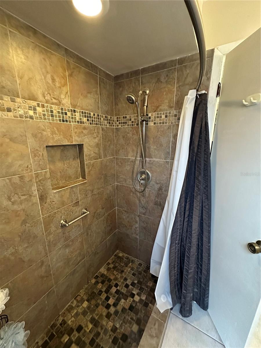 Image 17 of 37 For 120 Colyer Drive