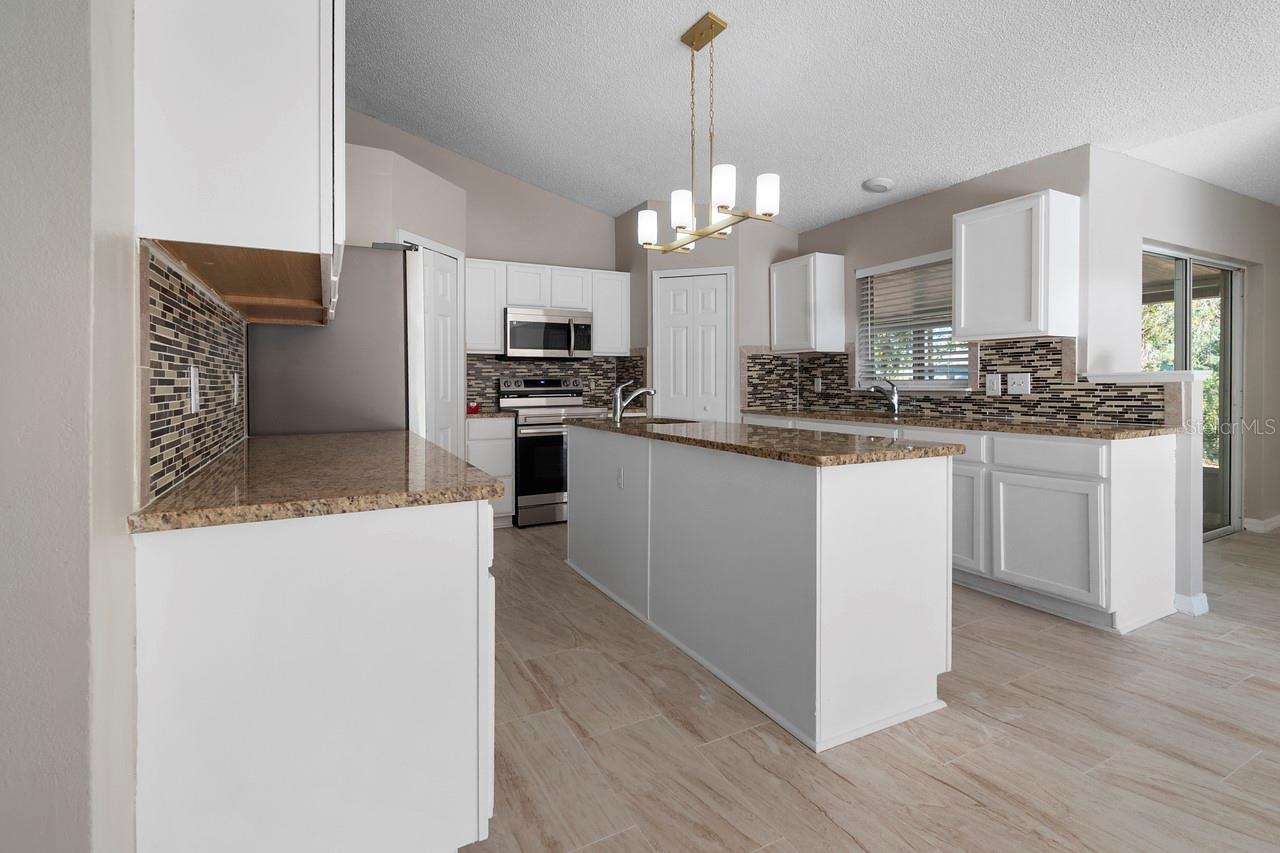 Image 3 of 40 For 1699 Walker Street Se