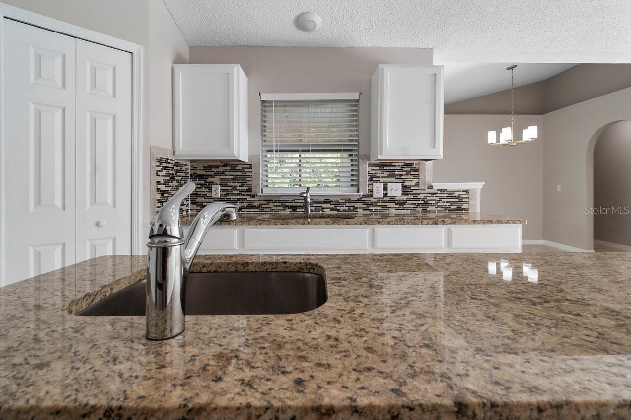 Image 5 of 40 For 1699 Walker Street Se