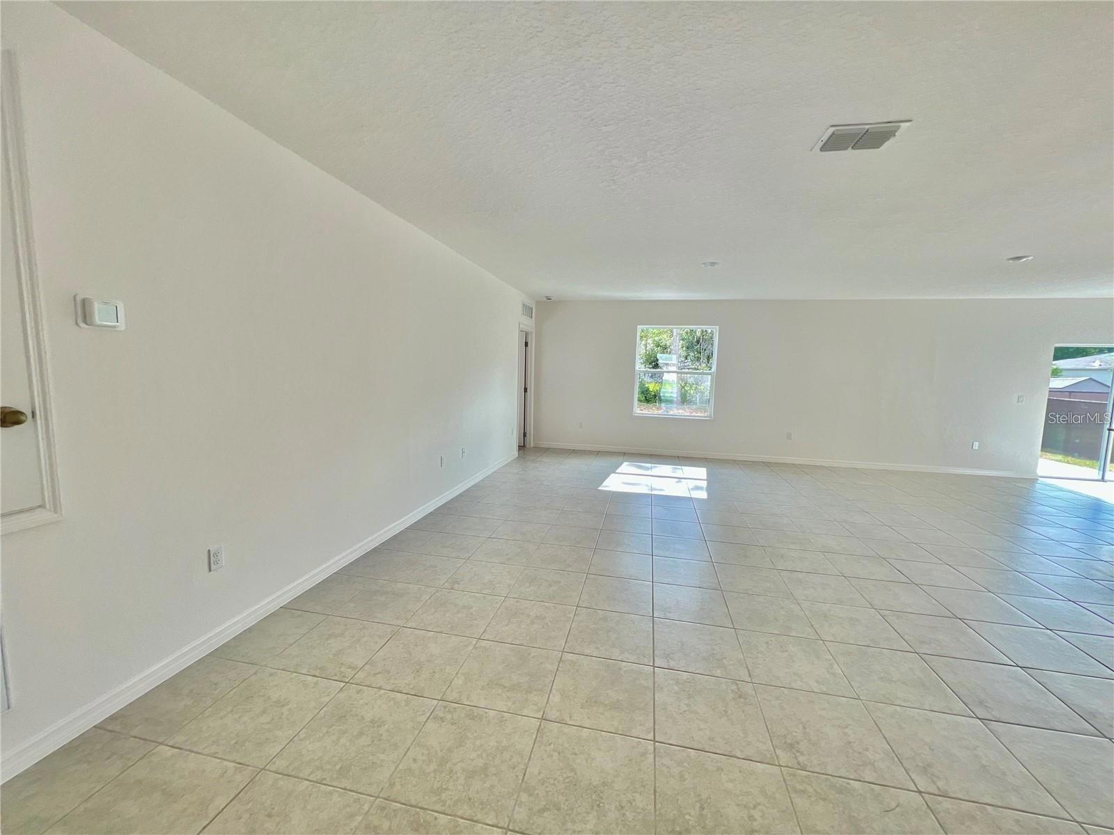 Image 11 of 27 For 560 Walnut Avenue