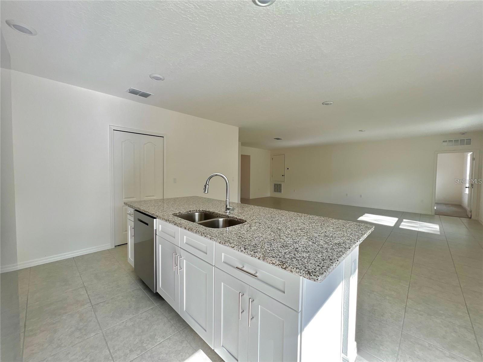 Image 6 of 27 For 560 Walnut Avenue