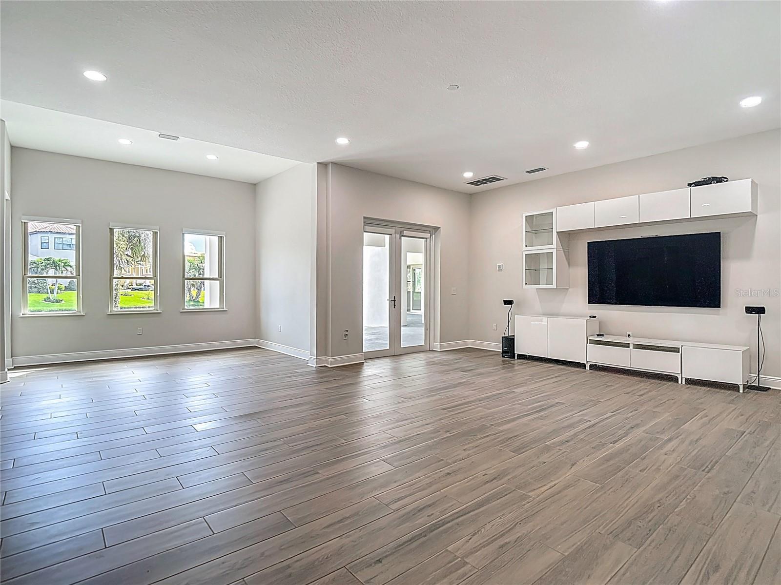 Image 36 of 40 For 1329 Jumana Loop