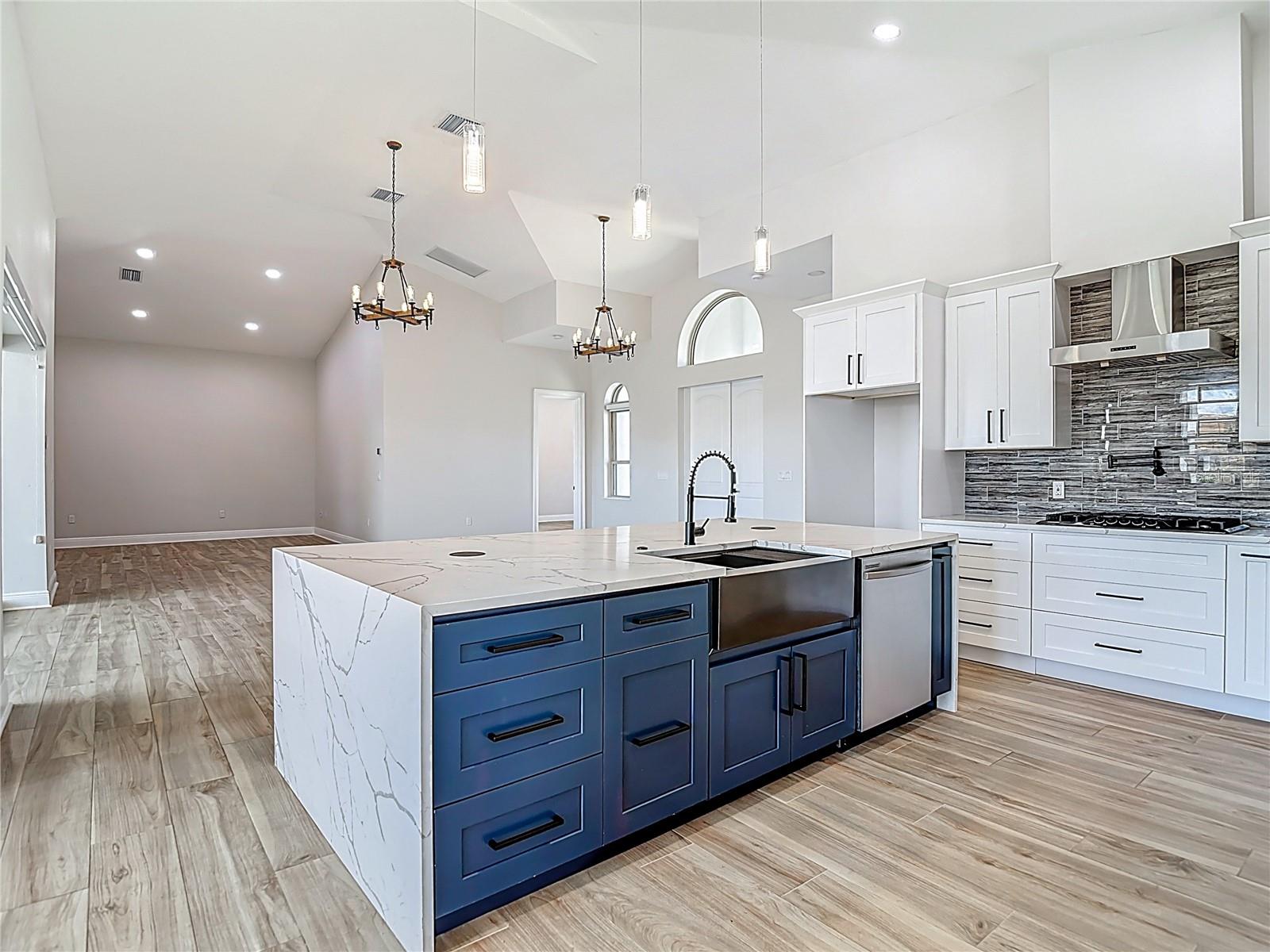 Image 7 of 40 For 1329 Jumana Loop