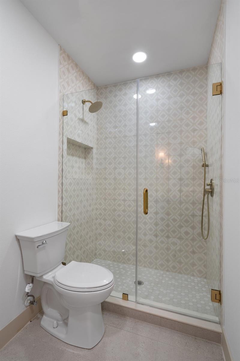 Image 10 of 37 For 6058 Jamestown Park Ge