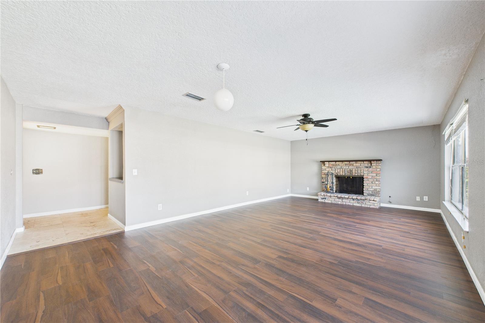 Image 16 of 71 For 470 Sundoro Court