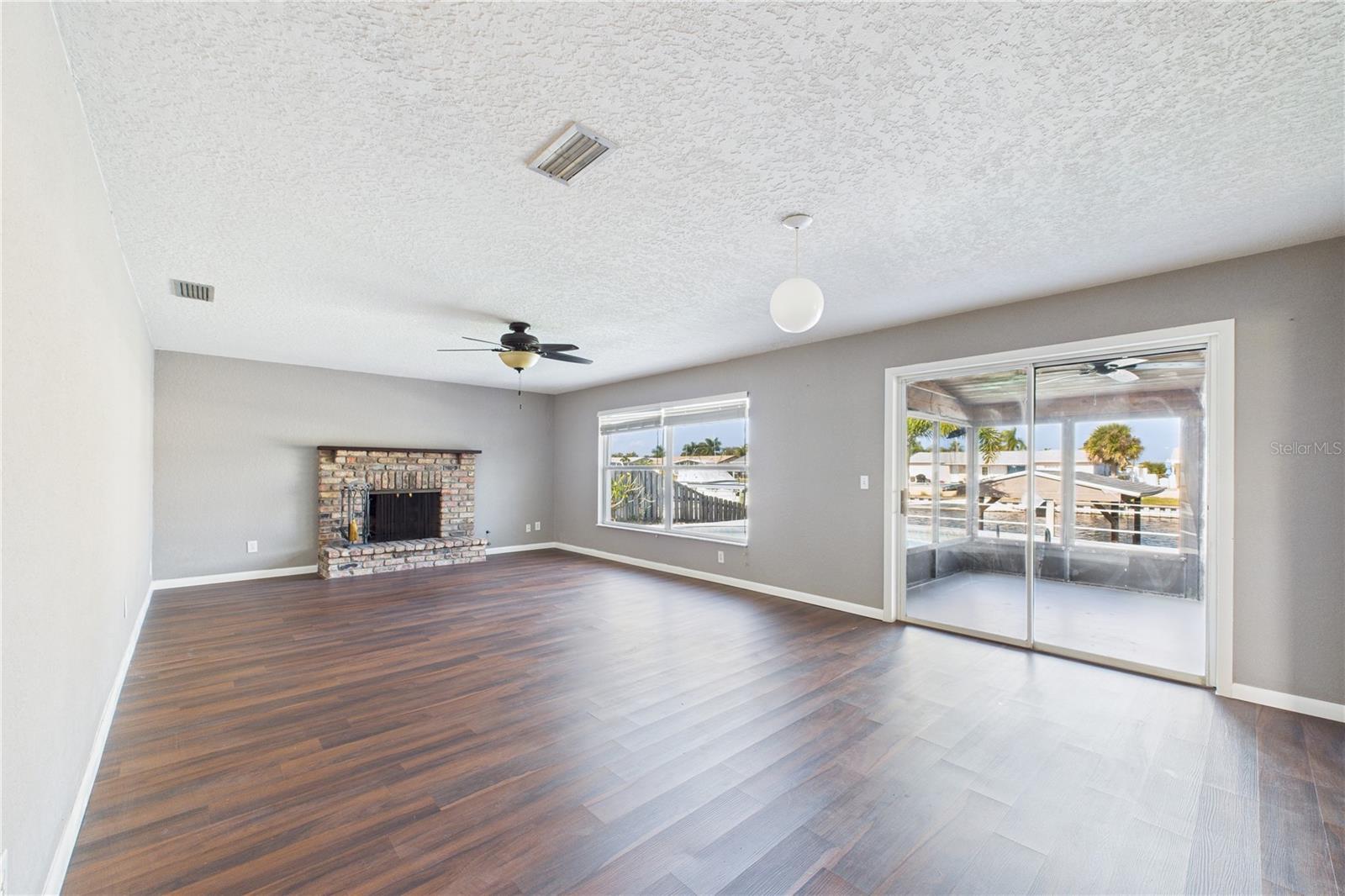 Image 17 of 71 For 470 Sundoro Court