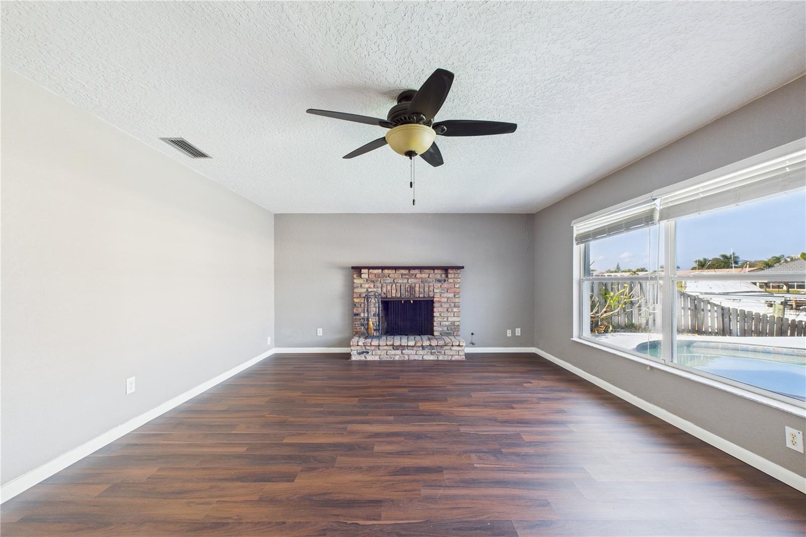 Image 18 of 71 For 470 Sundoro Court