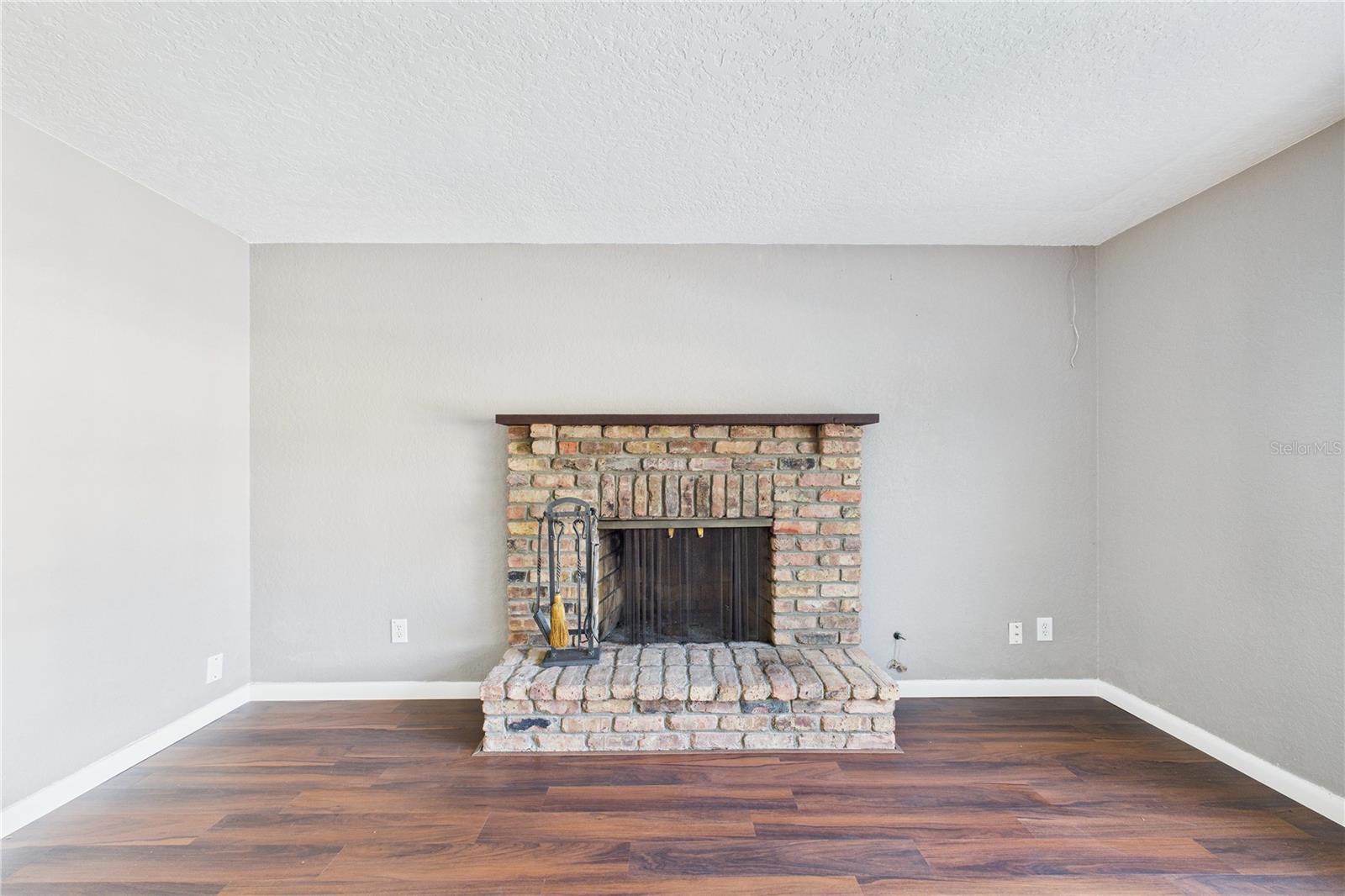 Image 19 of 71 For 470 Sundoro Court