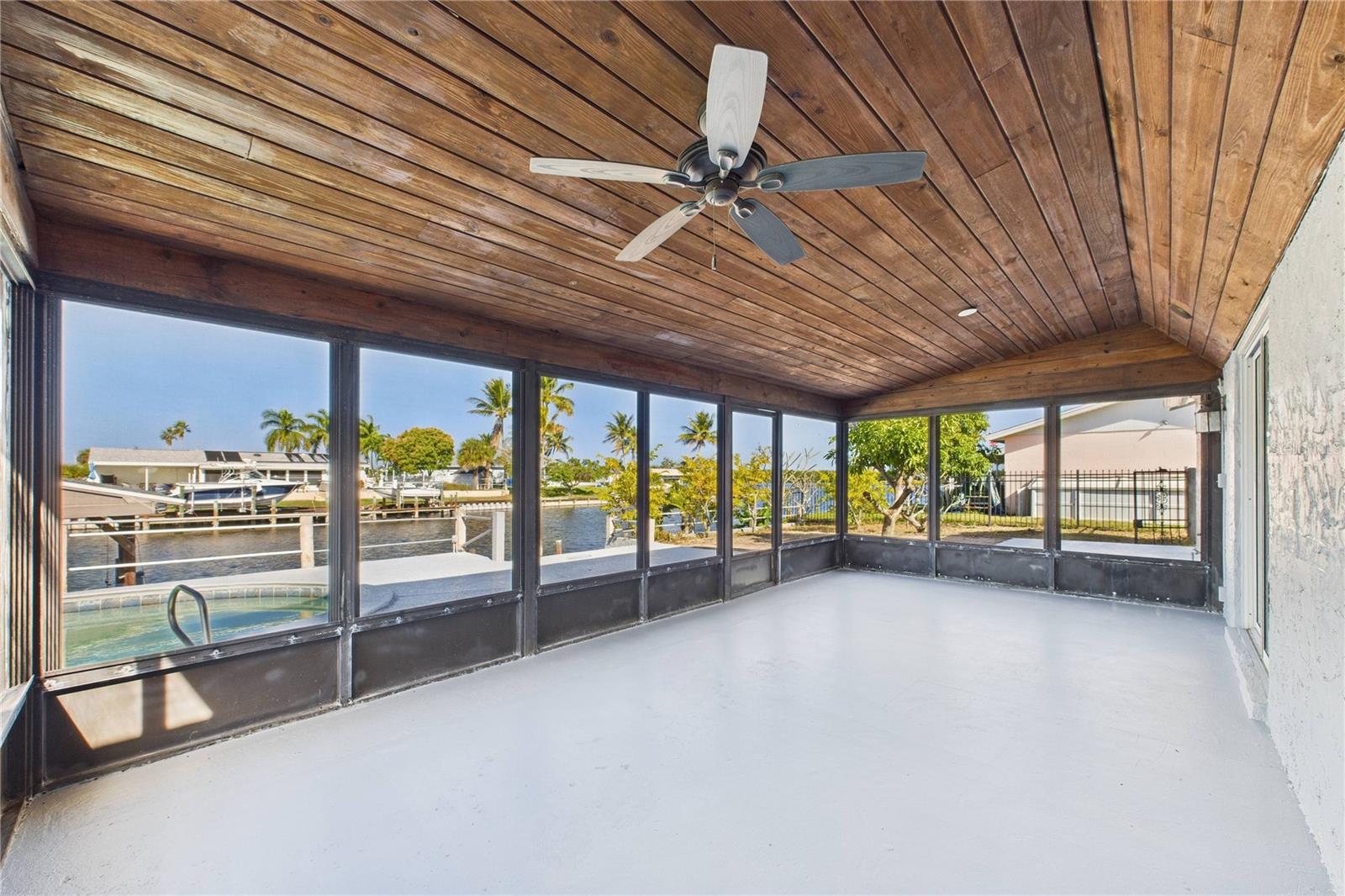 Image 28 of 71 For 470 Sundoro Court