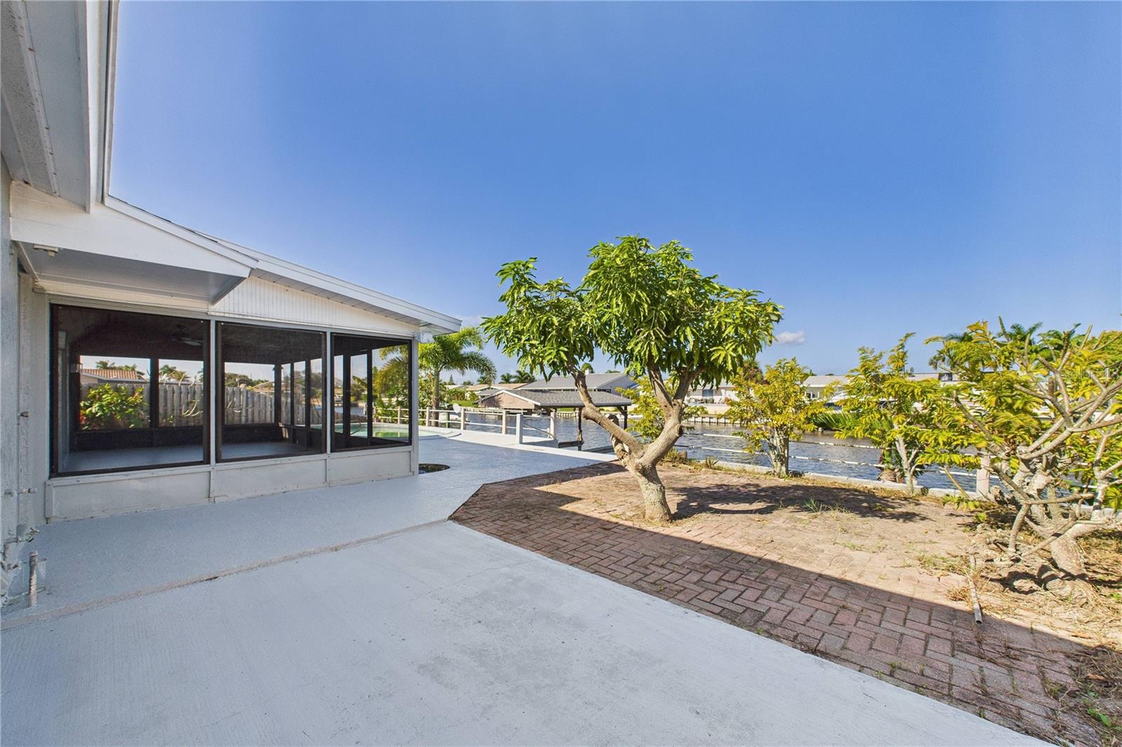 Image 31 of 71 For 470 Sundoro Court