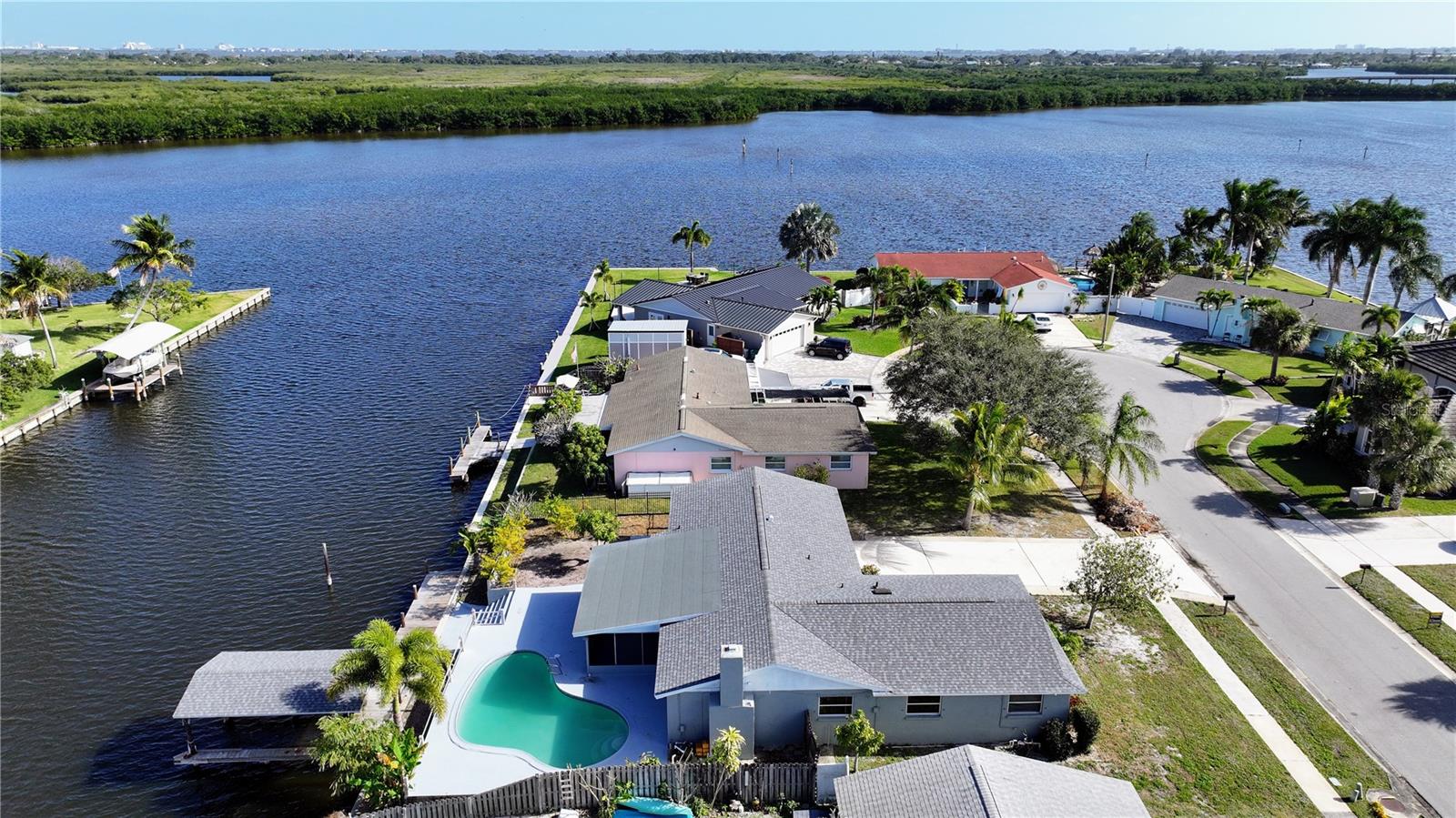 Image 42 of 71 For 470 Sundoro Court