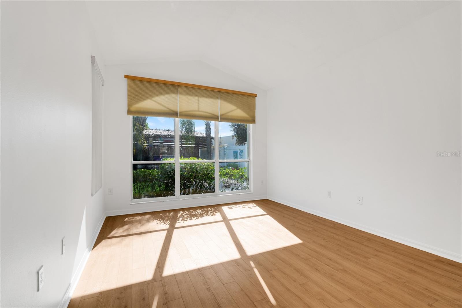 Image 18 of 44 For 1033 Woodflower Way