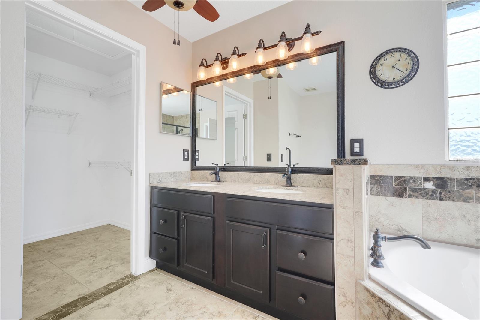 Image 24 of 44 For 1033 Woodflower Way