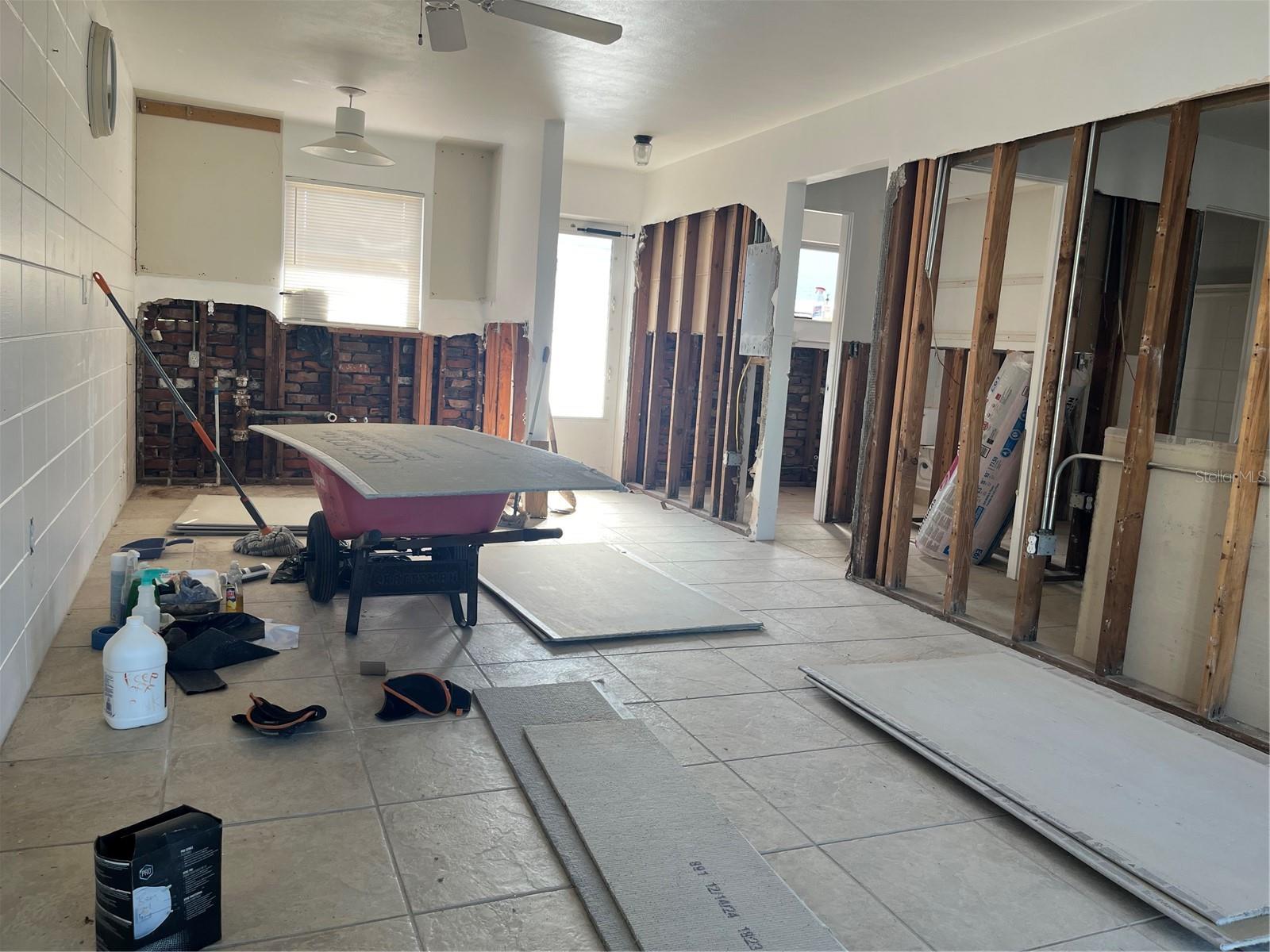 Image 5 of 12 For 701 Saint Judes Drive S 3