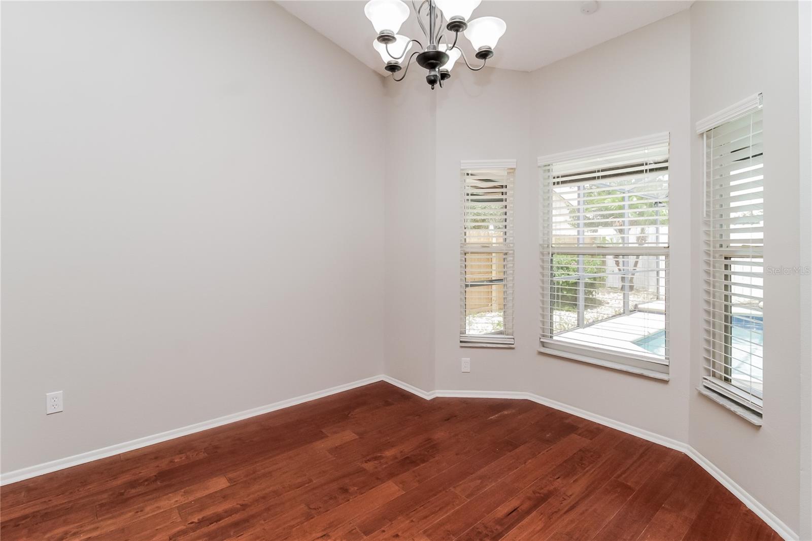 Image 4 of 16 For 1517 Crawford Drive