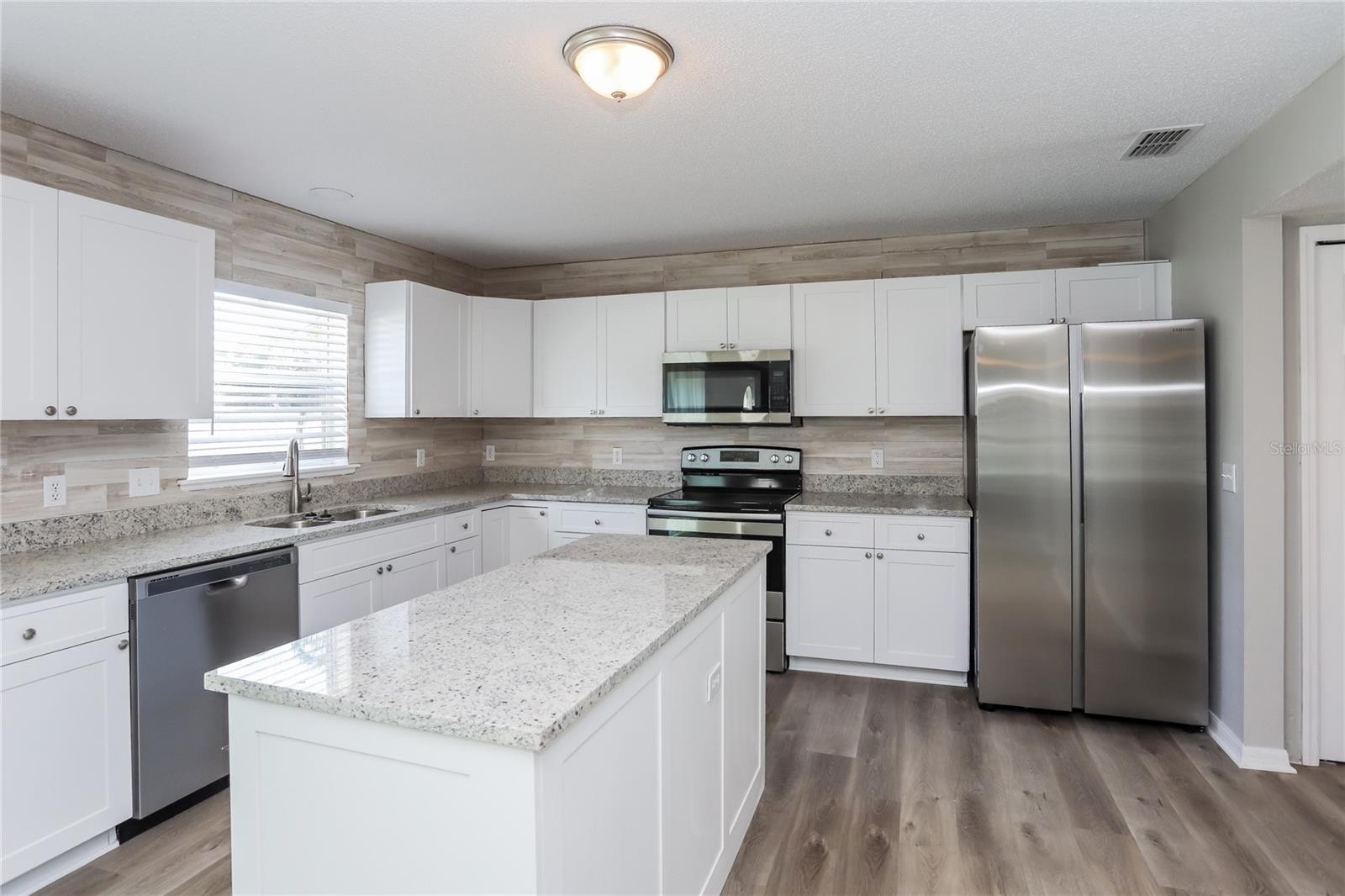 Image 4 of 15 For 8097 Settlers Creek Circle