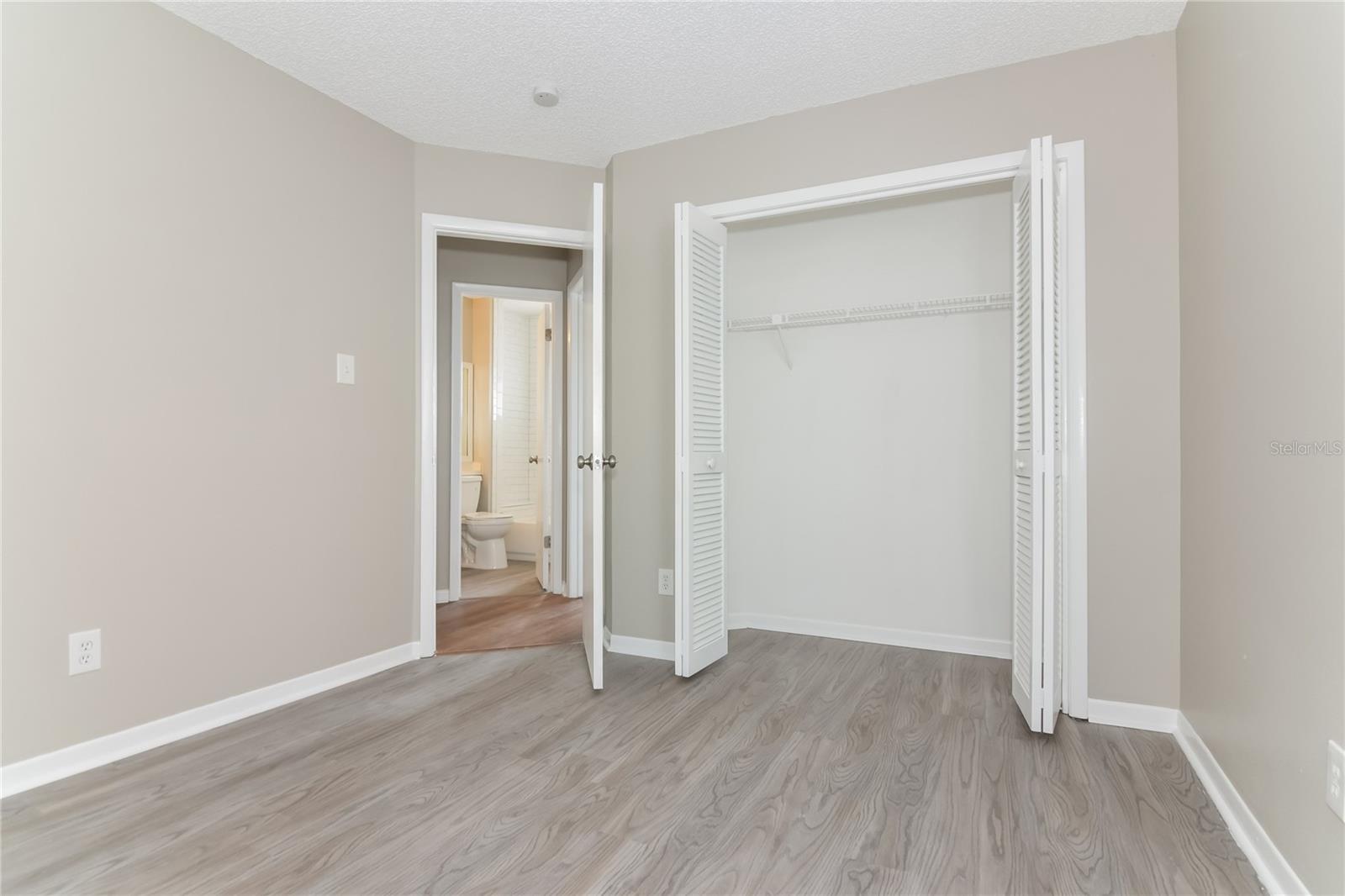 Image 10 of 16 For 13210 Silvercreek Drive