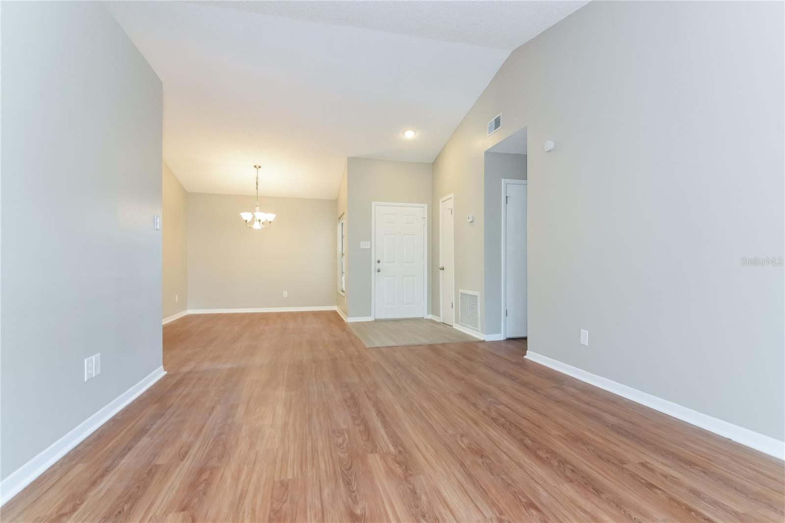 Image 4 of 16 For 13210 Silvercreek Drive