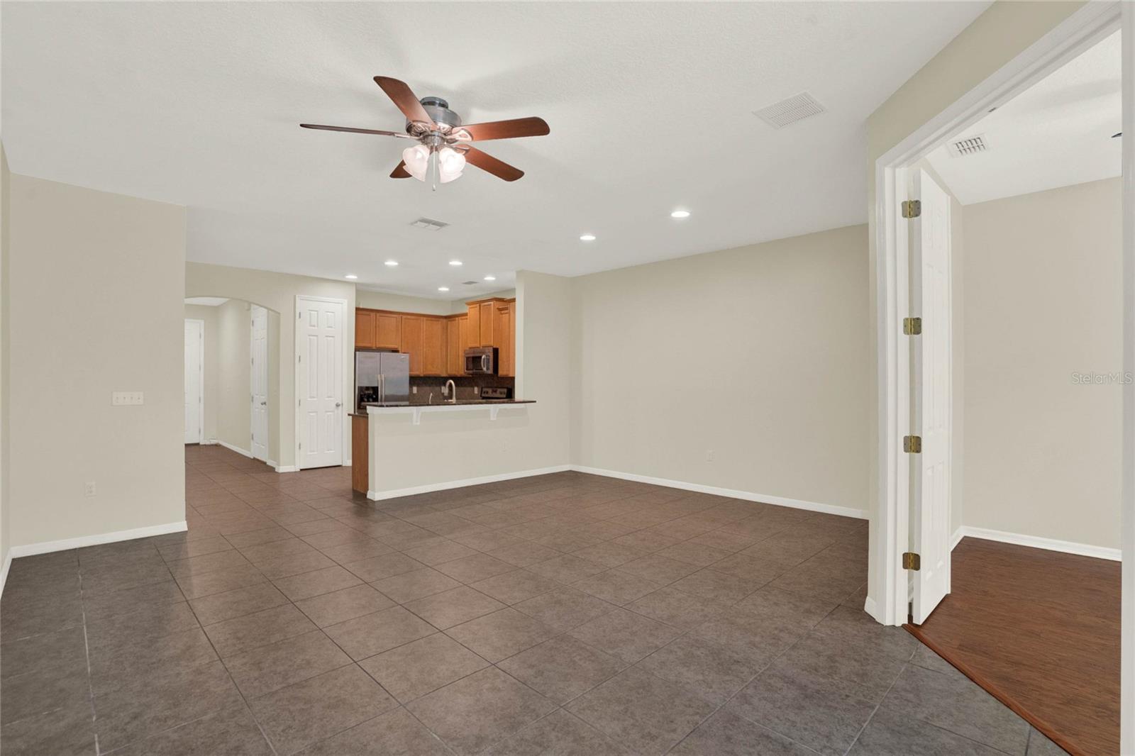 Image 10 of 42 For 1994 Silverweed Way