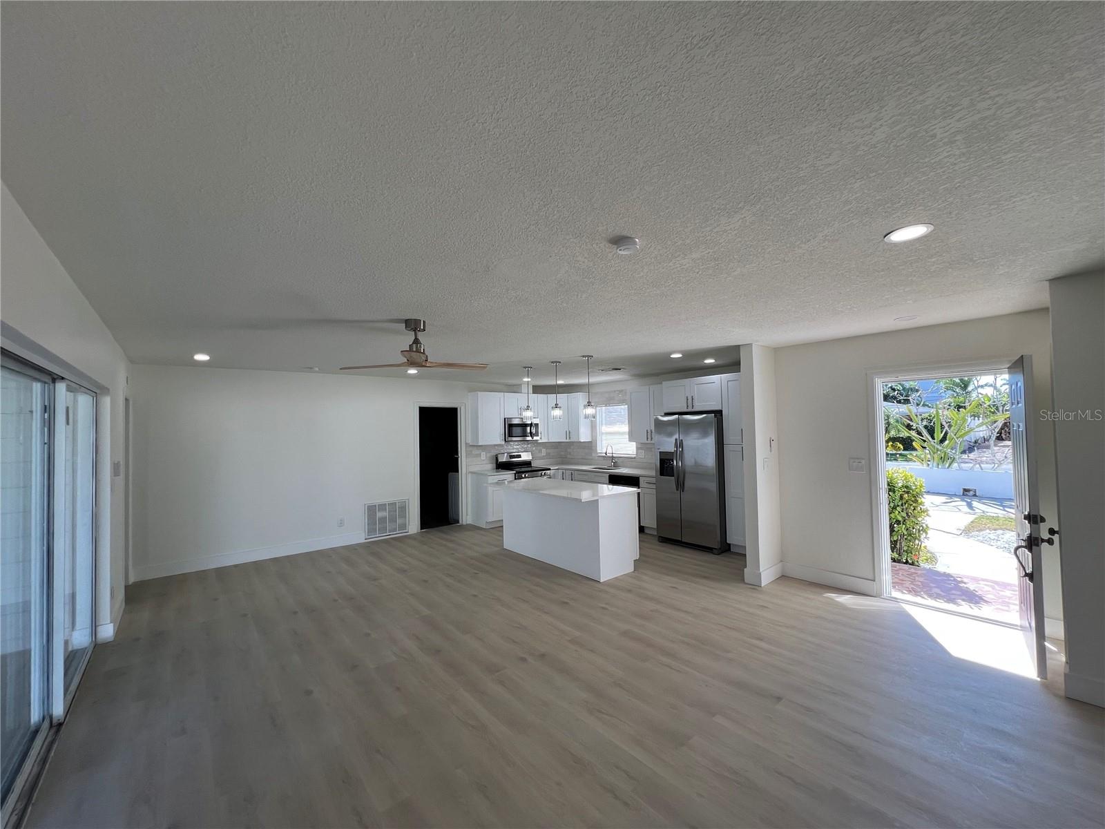 Image 11 of 63 For 2502 Tropical Shores Drive Se