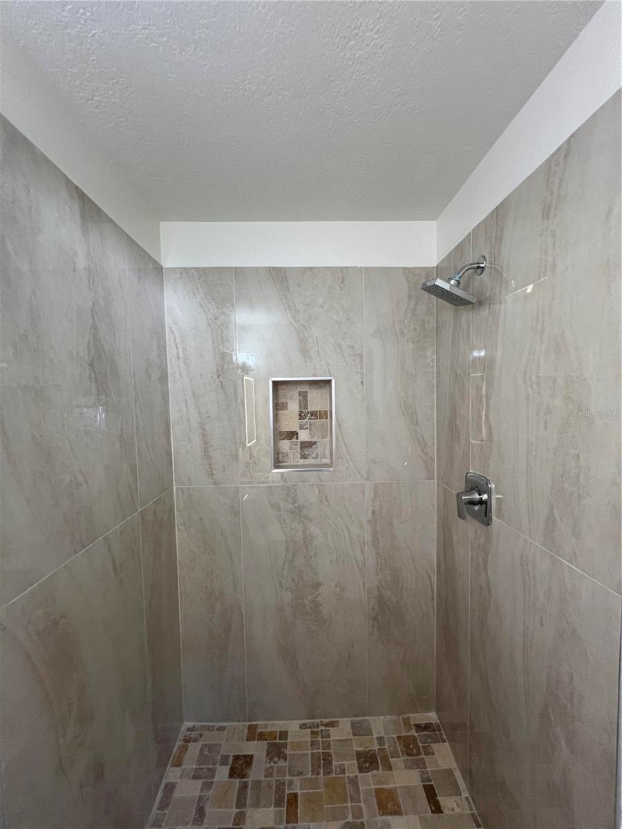 Image 19 of 63 For 2502 Tropical Shores Drive Se