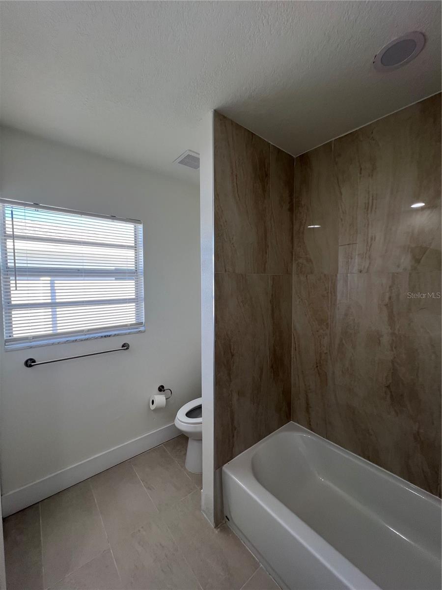 Image 31 of 63 For 2502 Tropical Shores Drive Se