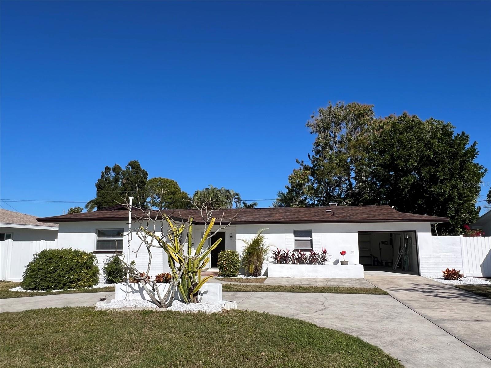 Image 4 of 63 For 2502 Tropical Shores Drive Se